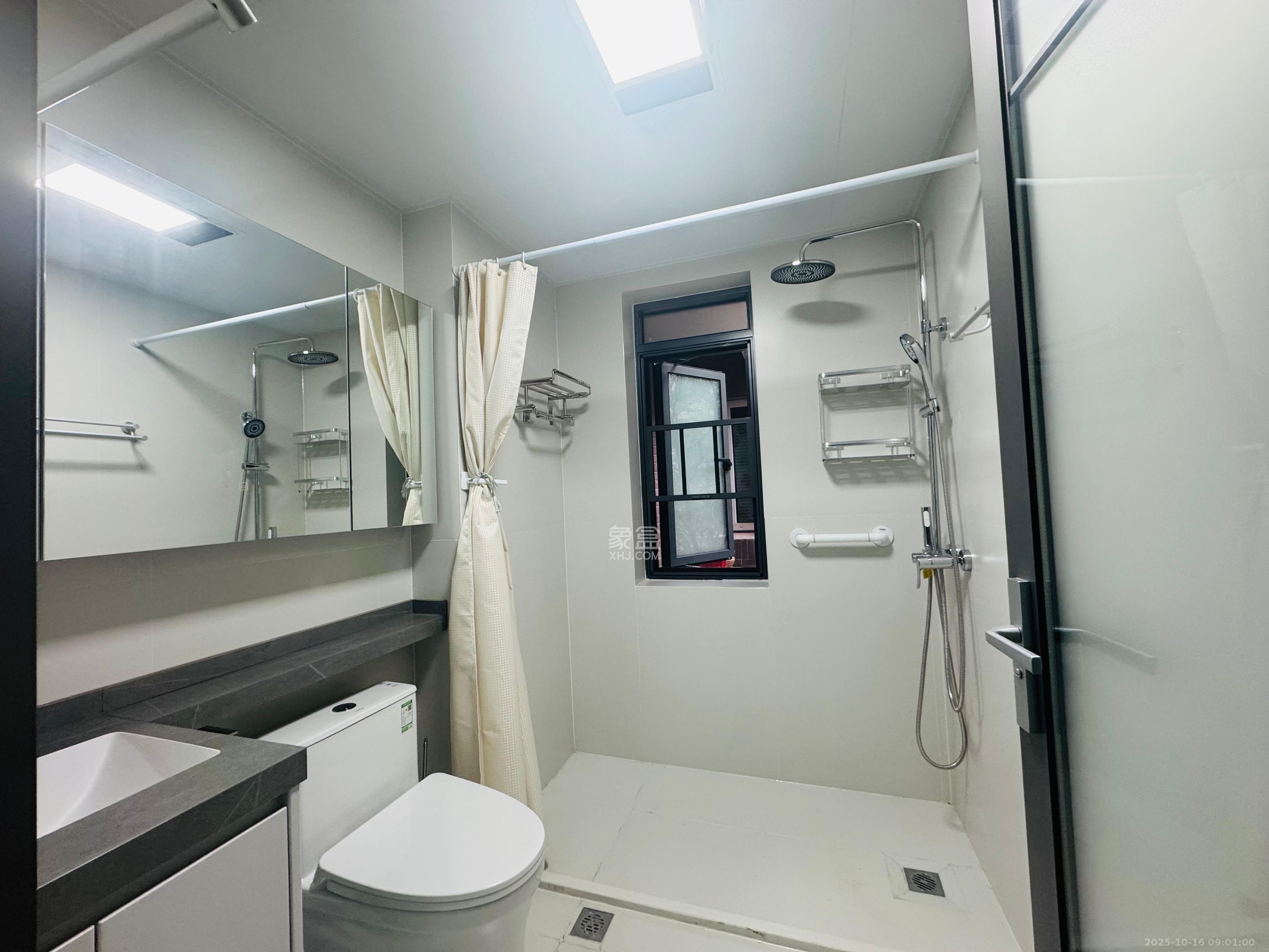 鸿铭中心  3室3厅2卫    3900.0元/月 鸿铭中心  3室3厅2卫    3900.0元/月室内图