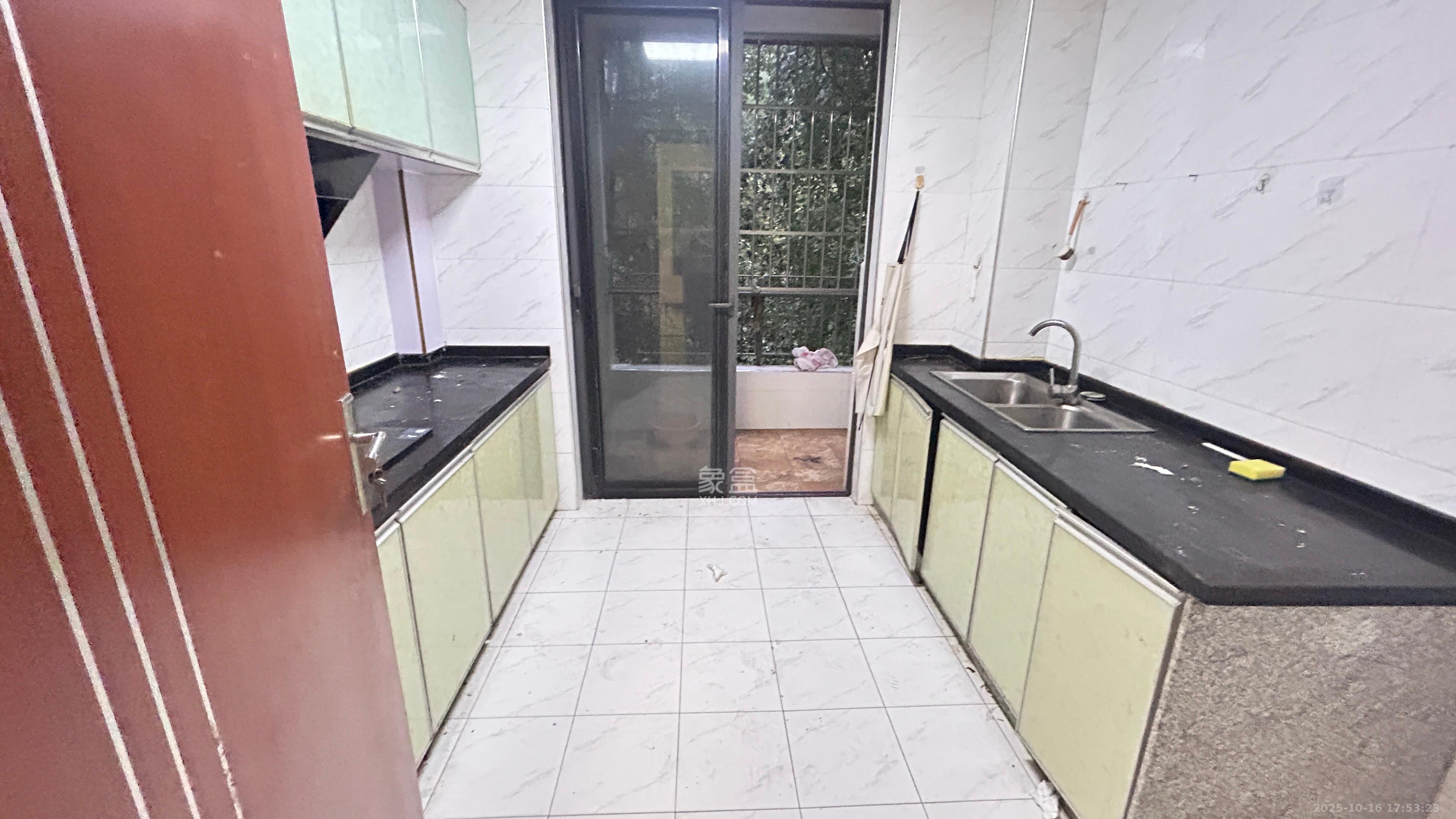 华润凤凰城二期  5室2厅2卫    2500.0元/月 华润凤凰城二期  5室2厅2卫    2500.0元/月室内图