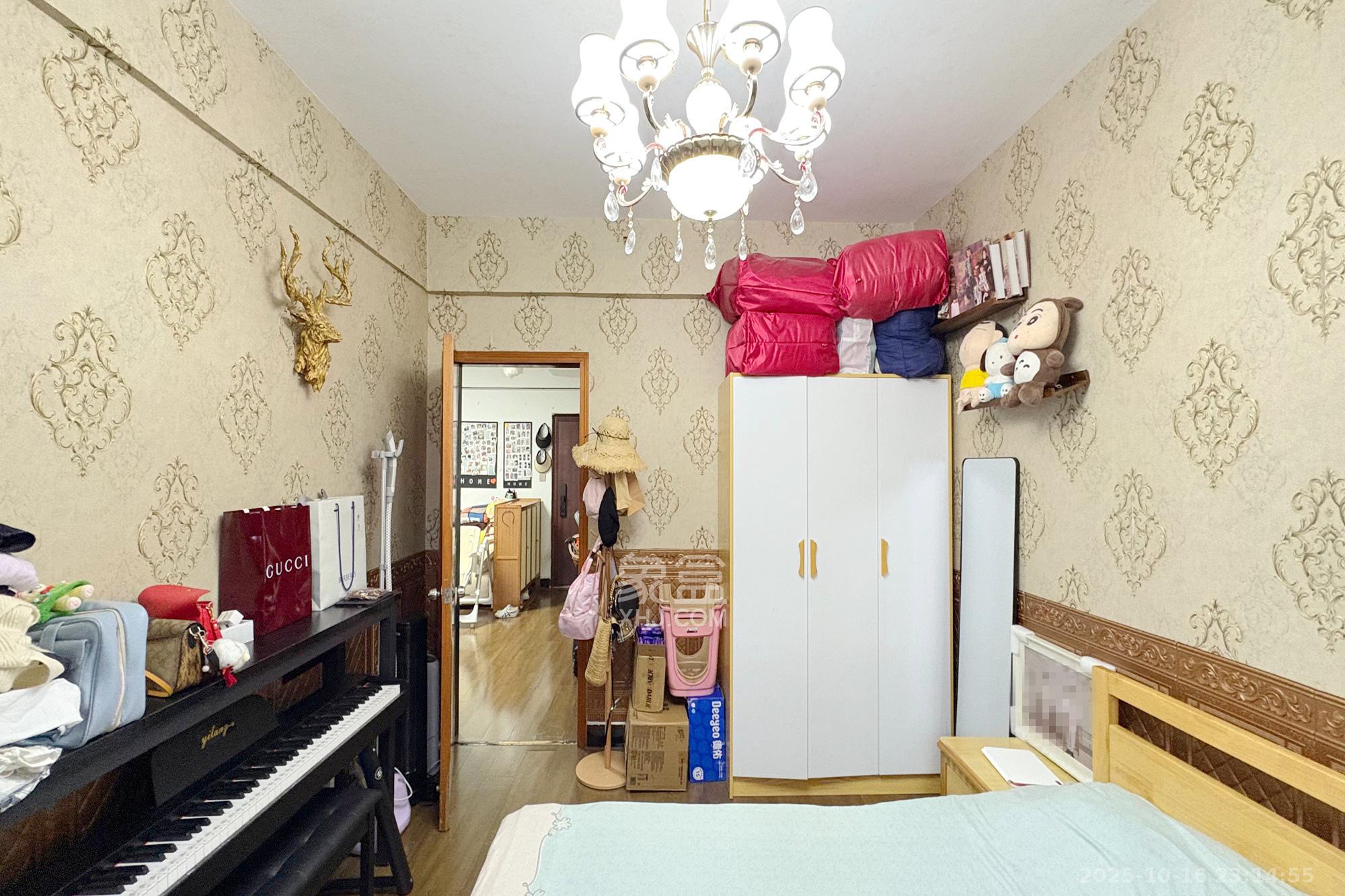 芙蓉同发 2室1厅1卫 72.0万 芙蓉同发 2室1厅1卫 72.0万卧室