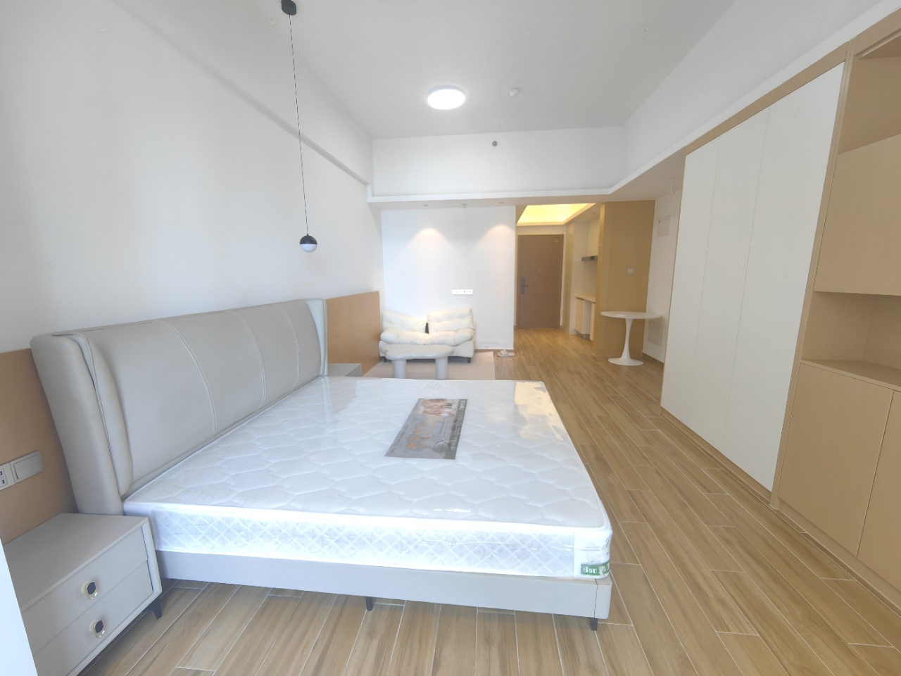 海航豪庭南苑  1室1厅1卫    2200.0元/月