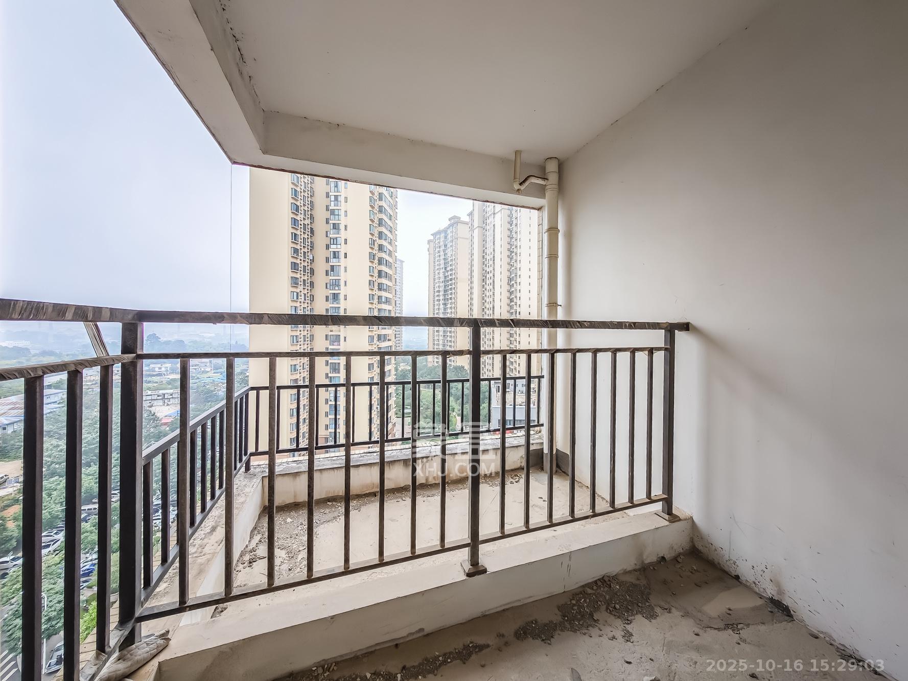 福晟钱隆国际（晟冉景苑）  3室2厅2卫    93.0万阳台