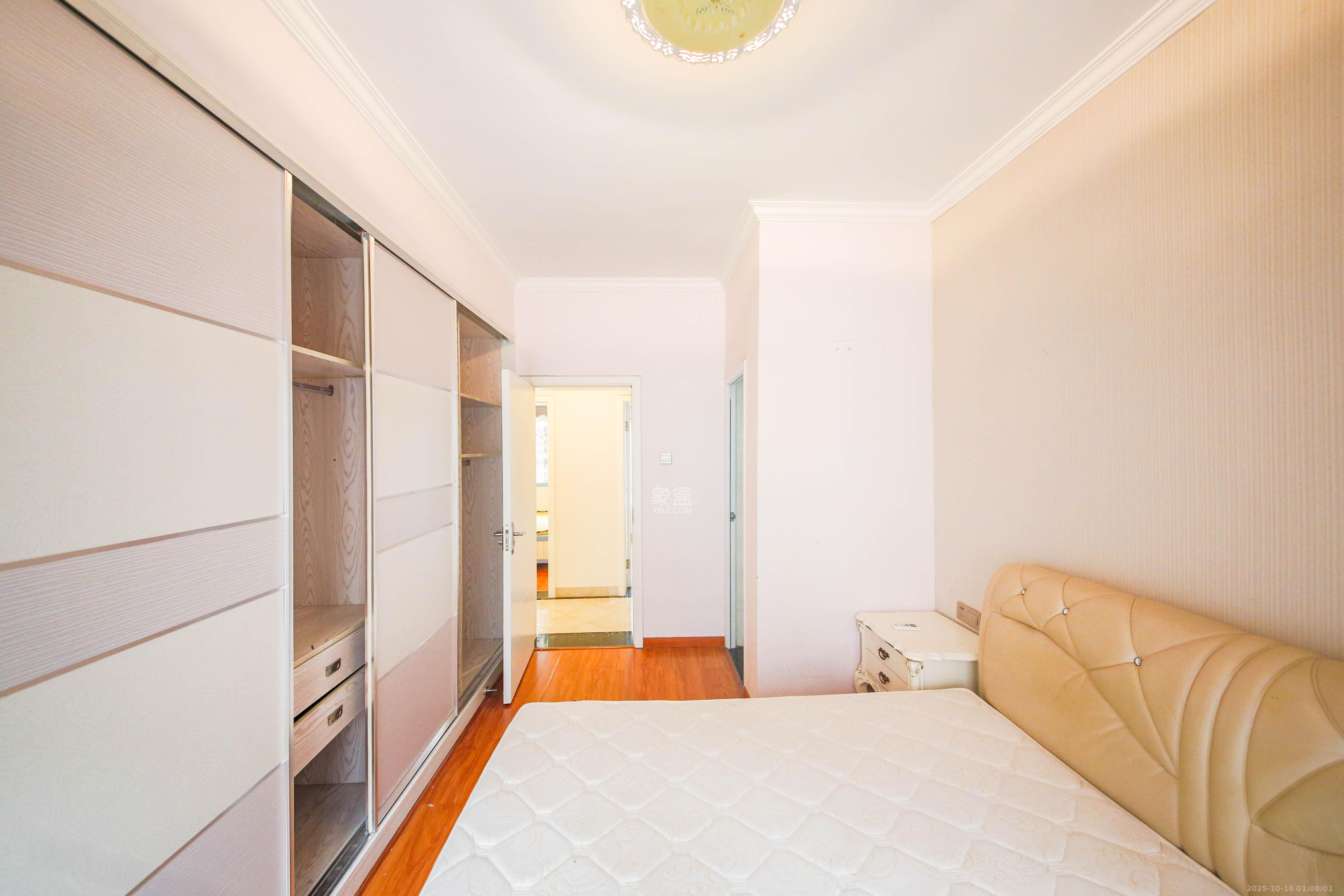 富兴嘉城（富兴汇中央）  3室2厅2卫    110.0万卧室