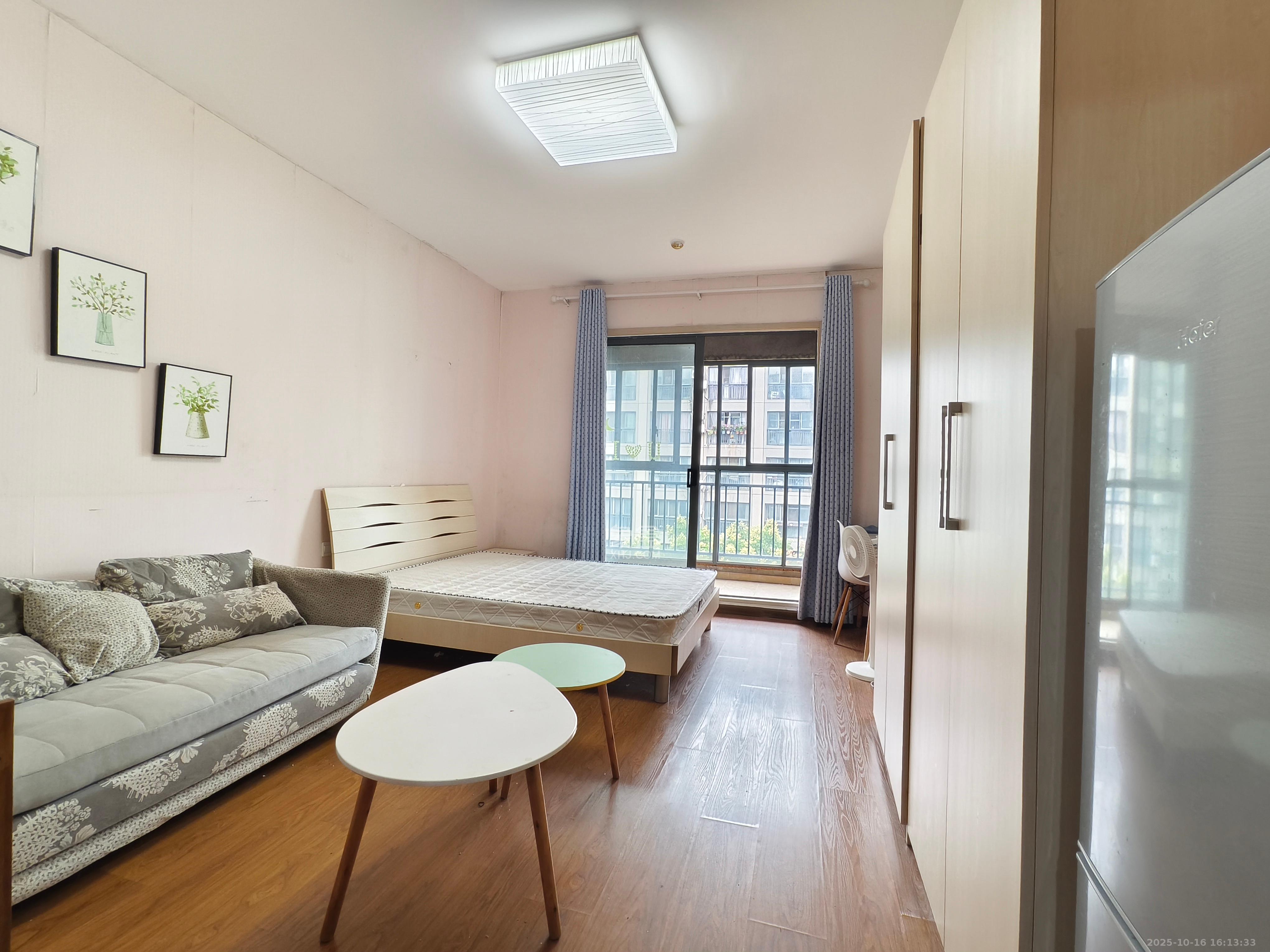 花漾年华（桂花园）  1室1厅1卫    1200.0元/月