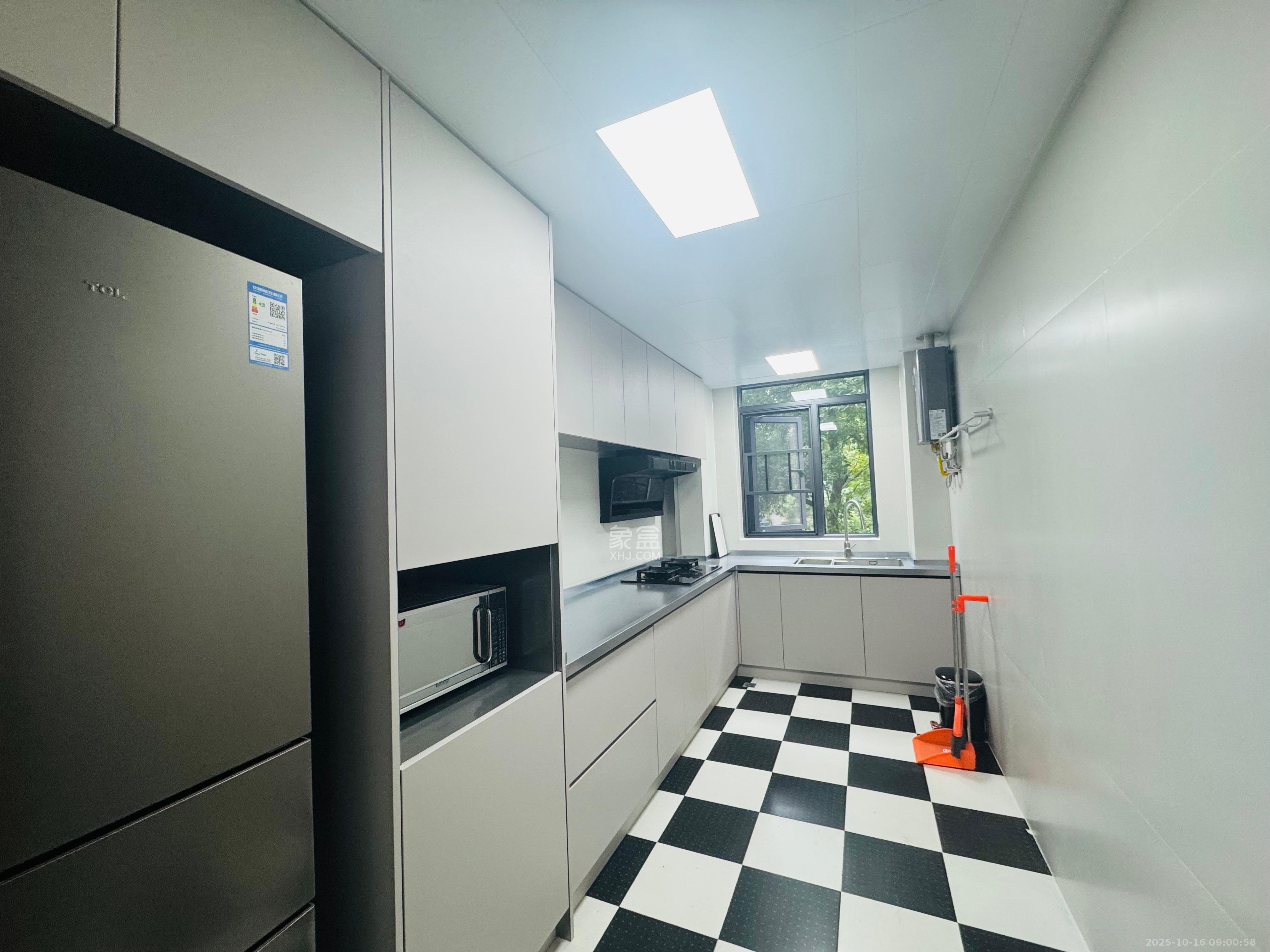 鸿铭中心  3室3厅2卫    3900.0元/月 鸿铭中心  3室3厅2卫    3900.0元/月室内图