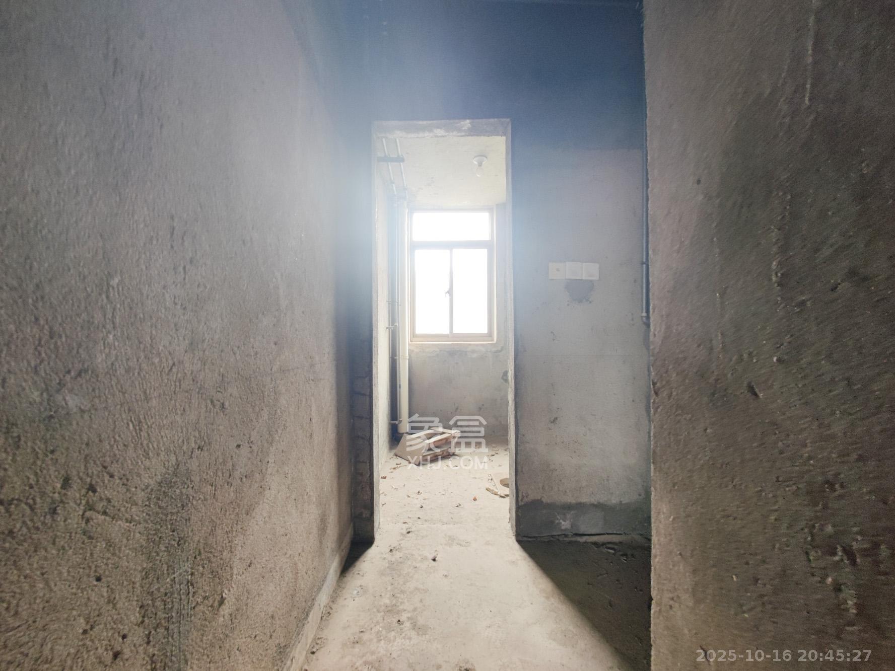 和景园  4室2厅2卫    240.0万 和景园  4室2厅2卫    240.0万卫生间