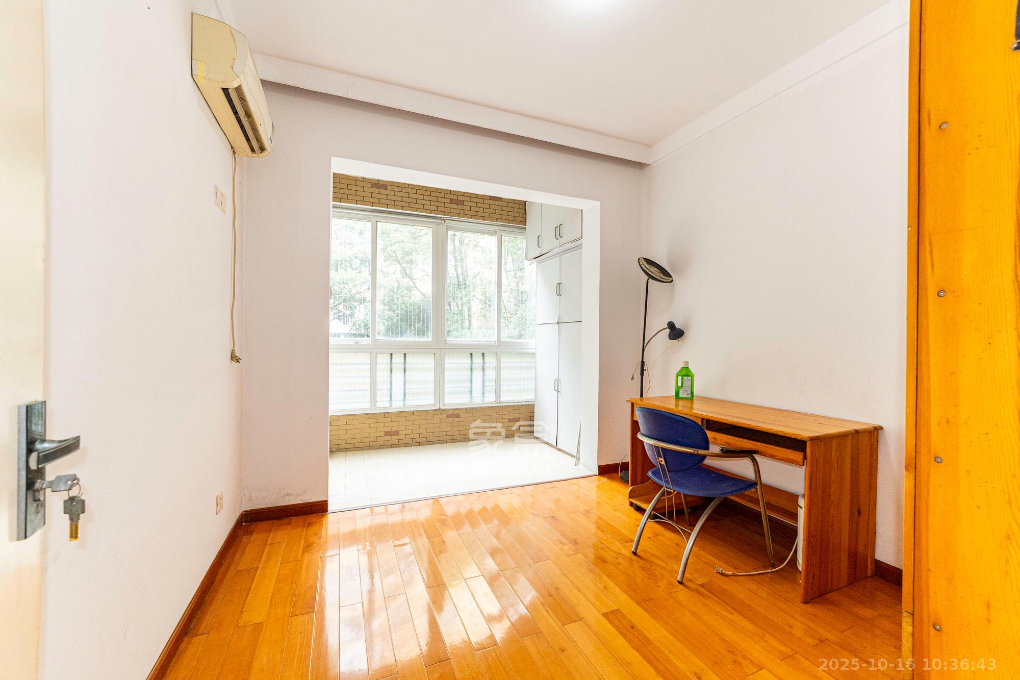 圣爵菲斯  3室2厅2卫    90.0万 圣爵菲斯  3室2厅2卫    90.0万卧室