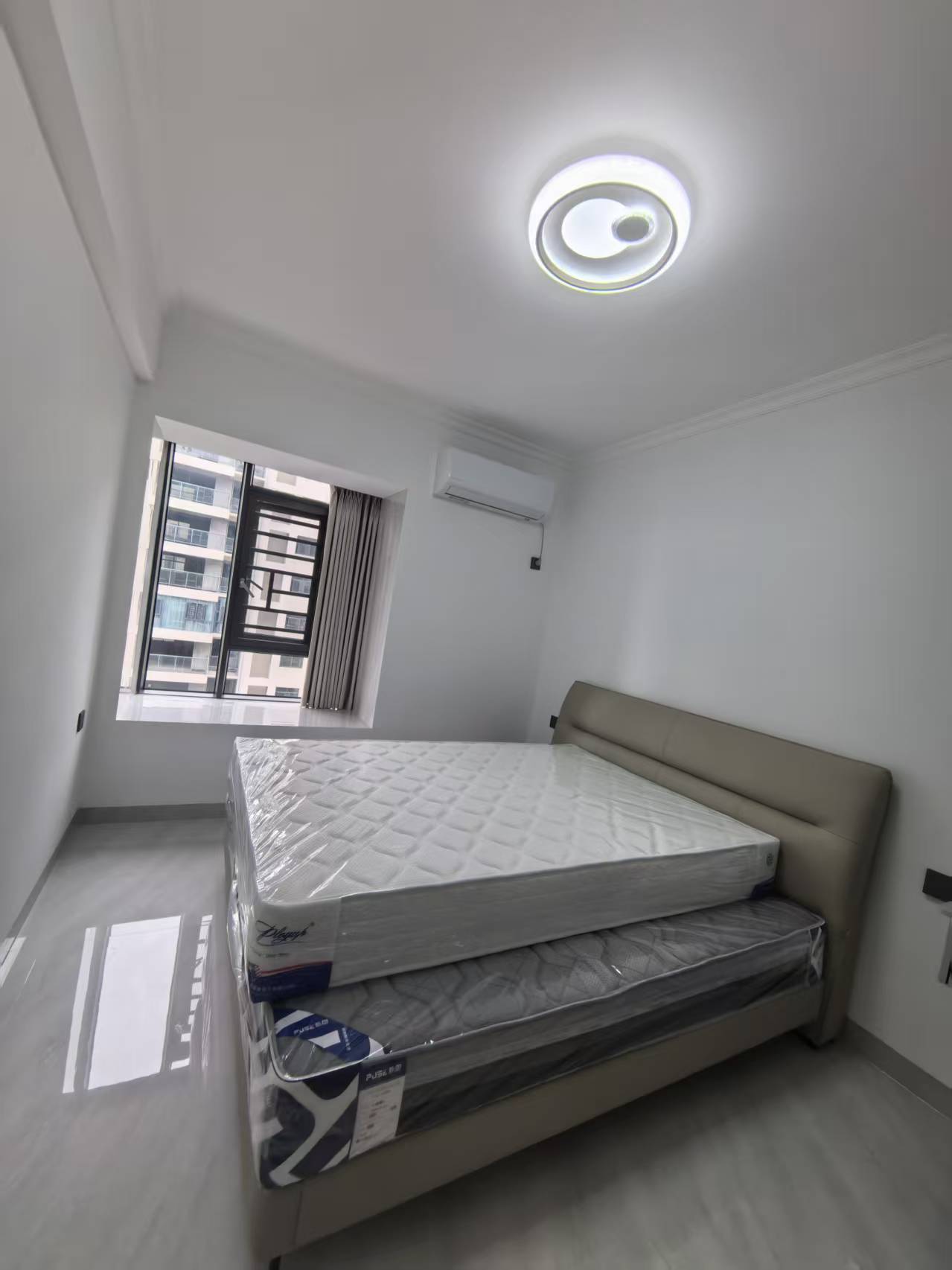 互助小区电梯房  3室2厅2卫    2200.0元/月室内图