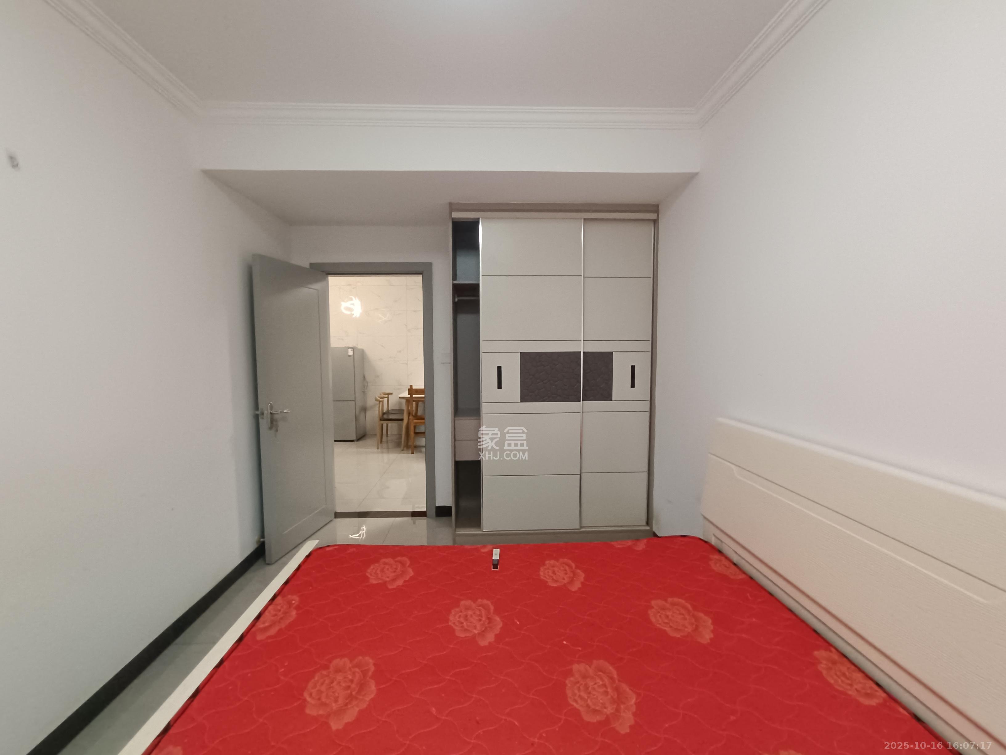 岳鞍阁小区  2室2厅1卫    1800.0元/月室内图