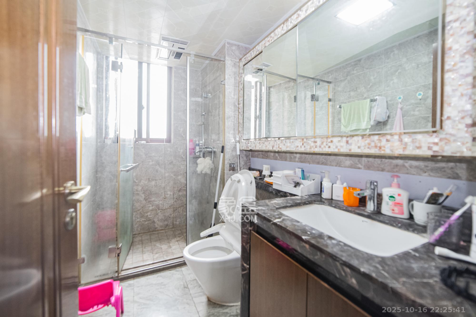 恒大御景半岛湘江苑(恒大御景半岛一期)  4室2厅3卫    300.0万 恒大御景半岛湘江苑(恒大御景半岛一期)  4室2厅3卫    300.0万卫生间