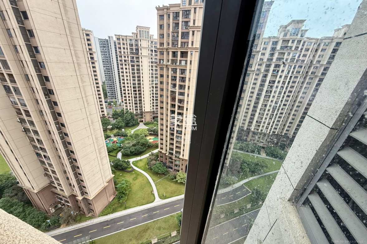 绿地海外滩一期  3室2厅1卫    1680.0元/月 绿地海外滩一期  3室2厅1卫    1680.0元/月室内图