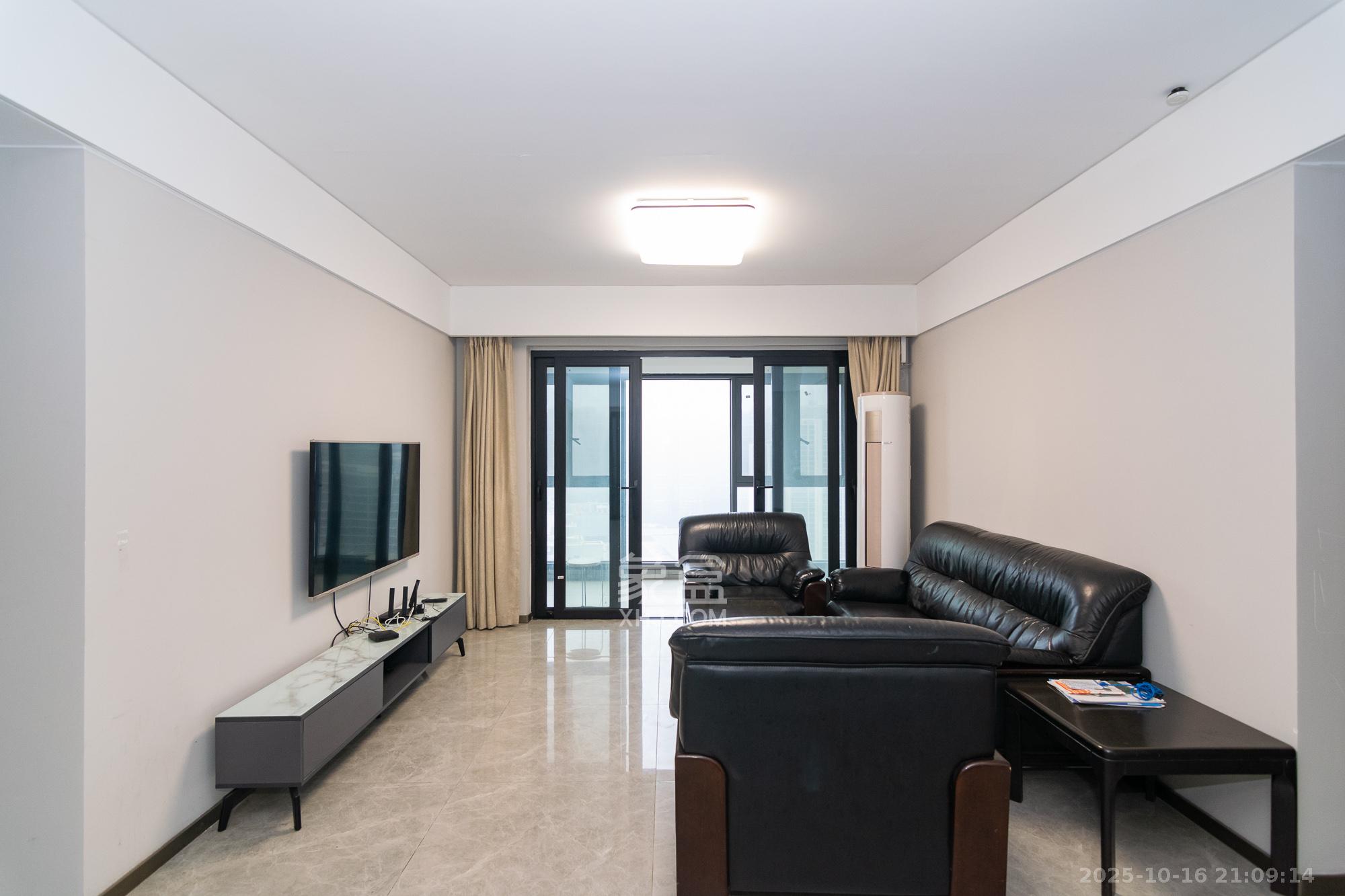 时代年华  4室2厅2卫    123.0万 时代年华  4室2厅2卫    123.0万客厅