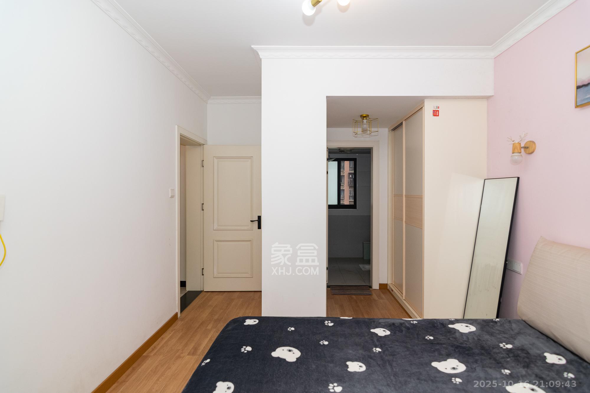 新城国际花都 3室2厅2卫 72.8万 新城国际花都 3室2厅2卫 72.8万卧室