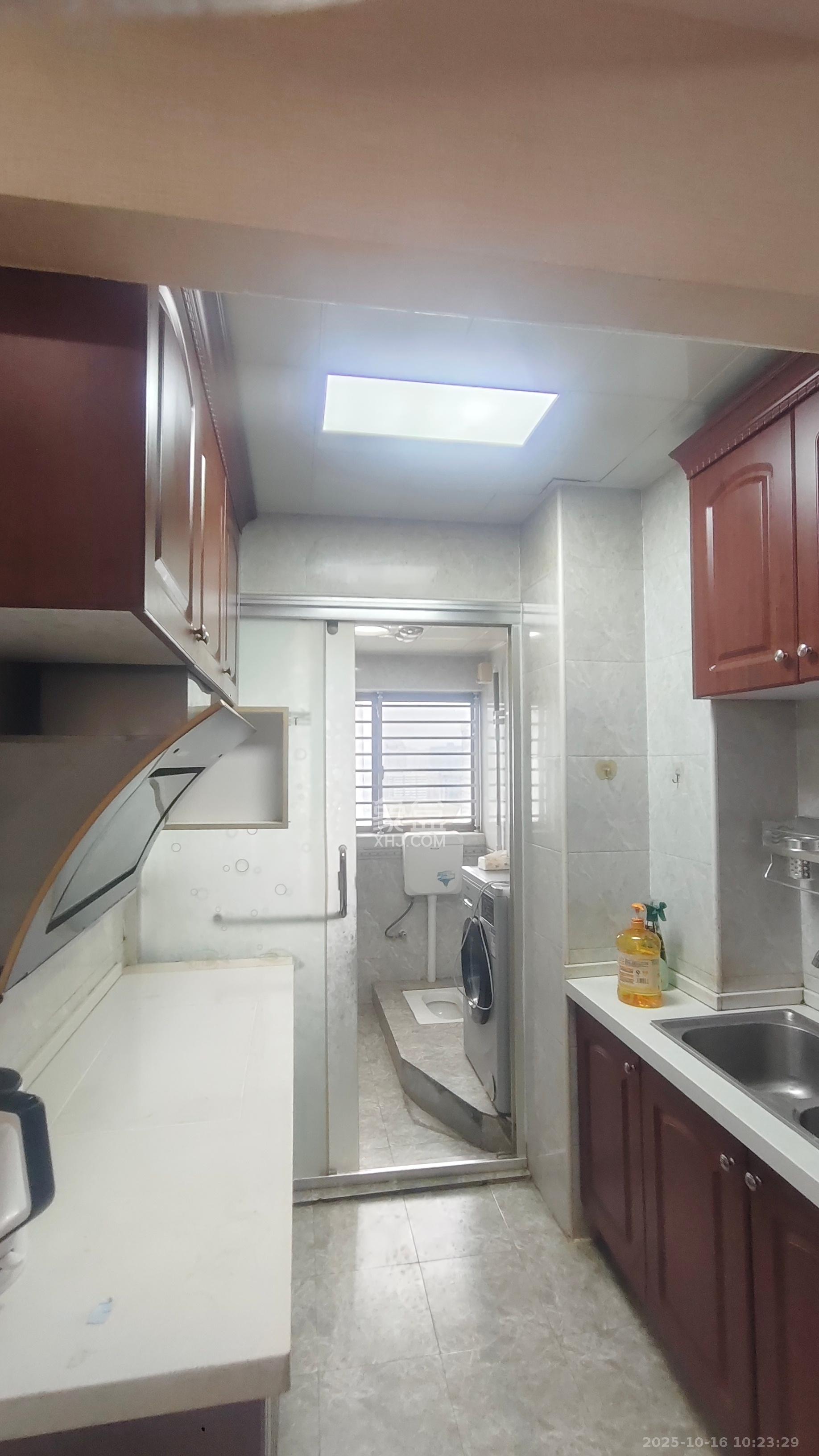 芙蓉同发  1室0厅1卫    2200.0元/月 芙蓉同发  1室0厅1卫    2200.0元/月室内图1