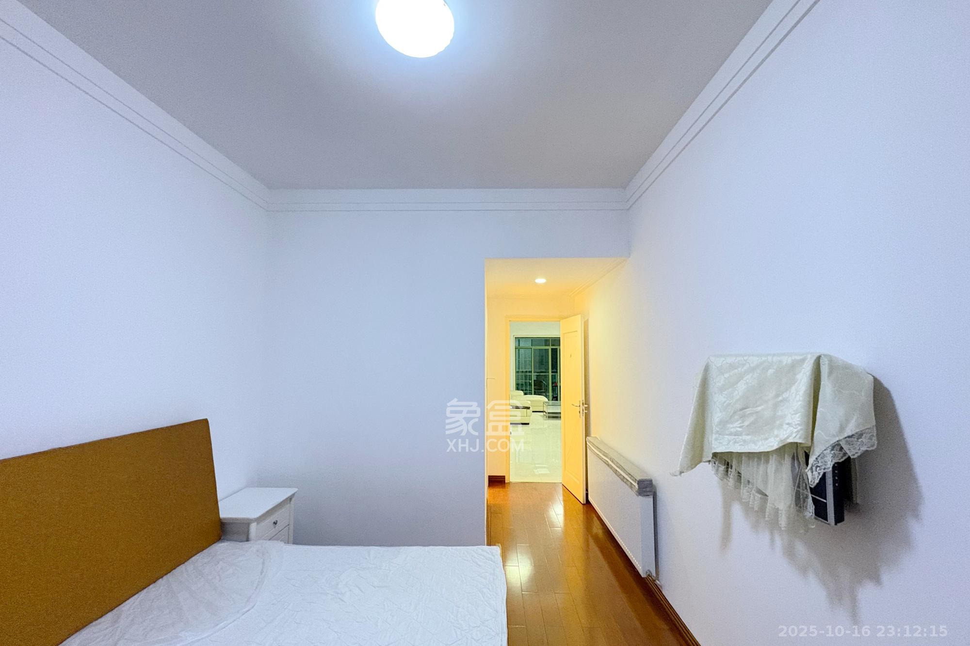 梦泽园  3室2厅2卫    188.0万卧室