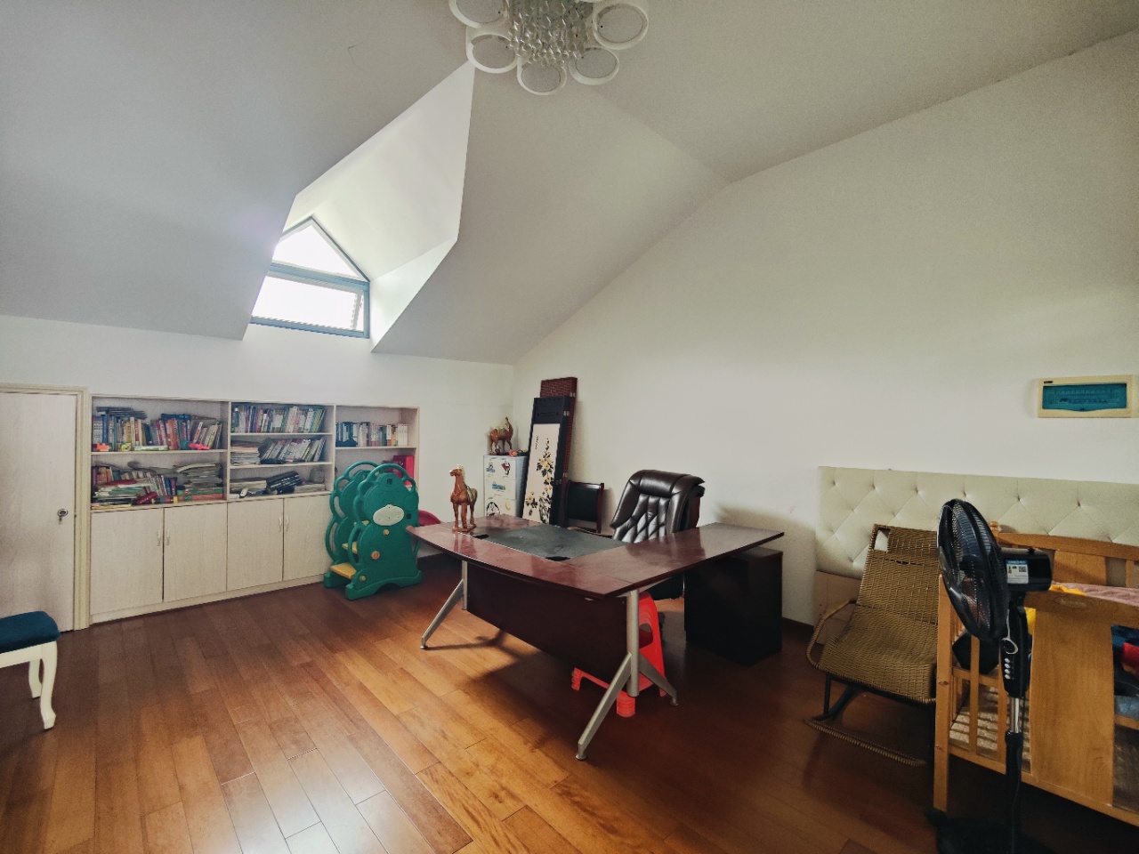 上城世家  5室2厅3卫    68.0万室内图