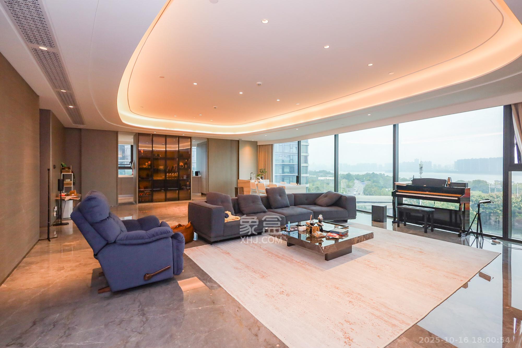 润和滨江湾  4室2厅4卫    1000.0万 润和滨江湾  4室2厅4卫    1000.0万客厅