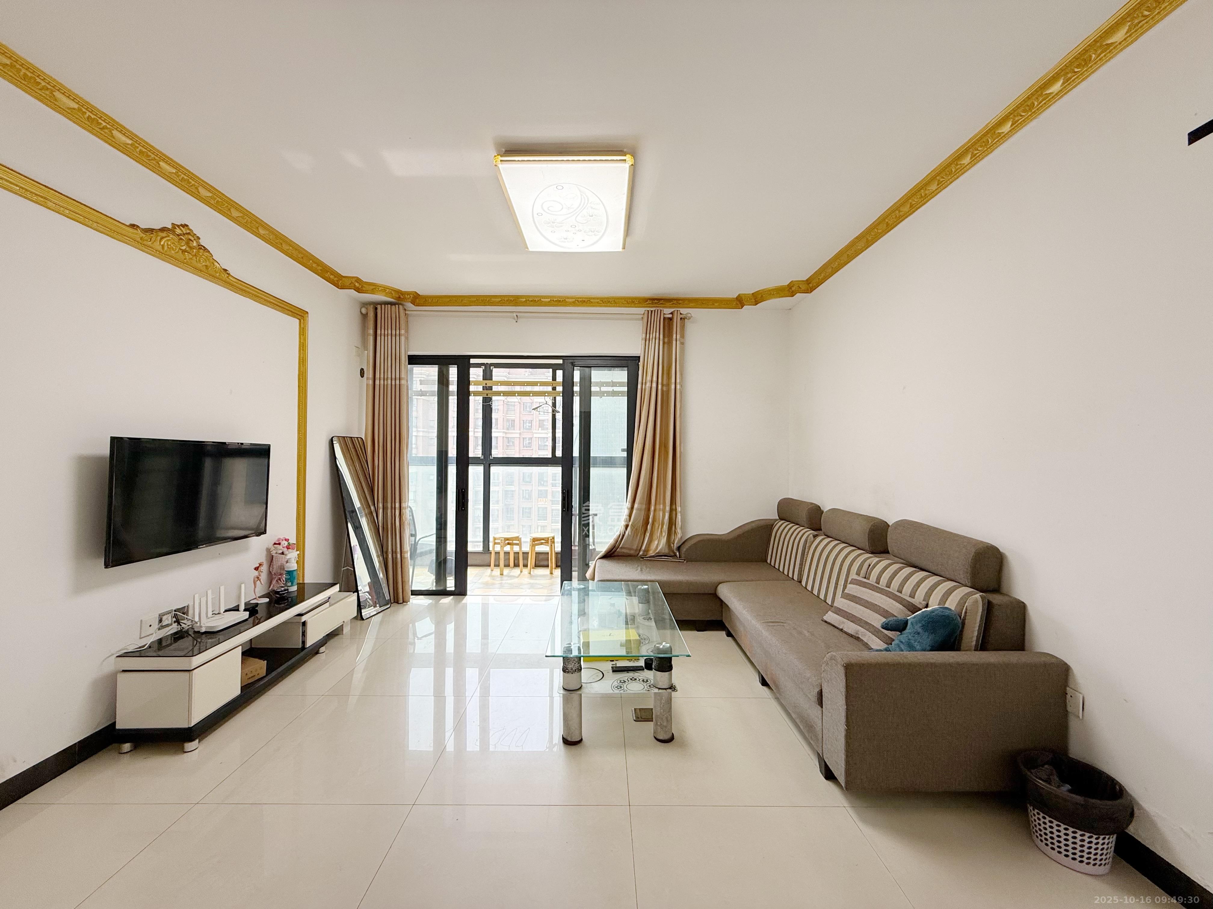 蓝山郡  3室2厅1卫    1800.0元/月 蓝山郡  3室2厅1卫    1800.0元/月室内图