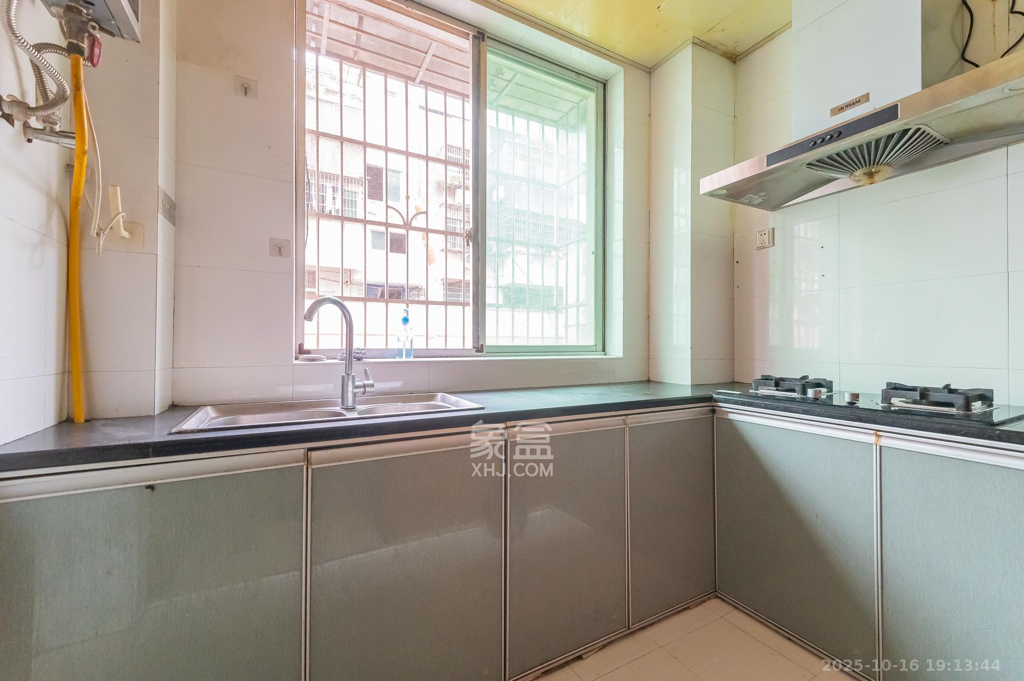 茶叶大市场“山水茗园”  2室1厅1卫    31.0万 茶叶大市场“山水茗园”  2室1厅1卫    31.0万厨房