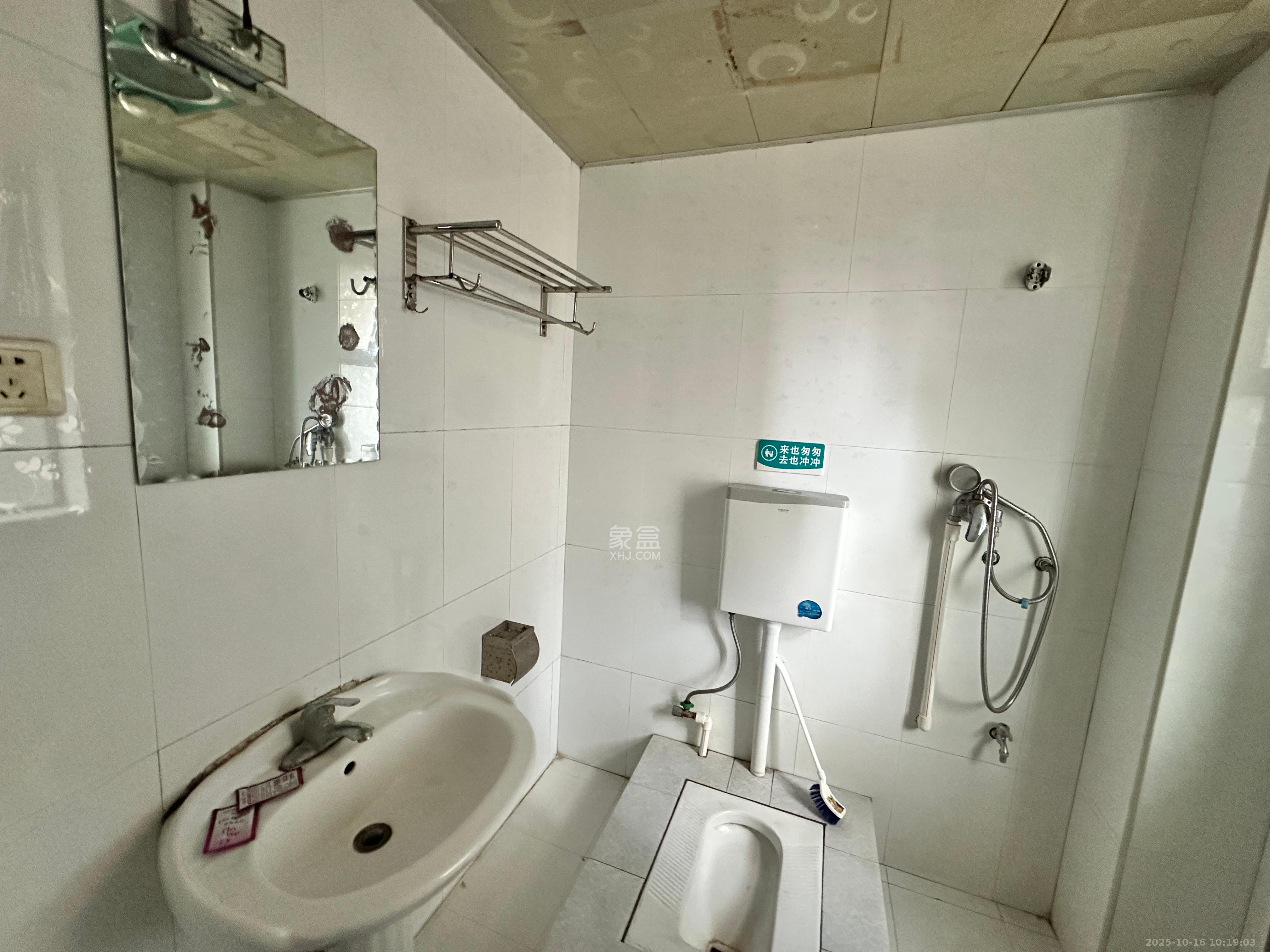 岳泰理想城 3室2厅1卫 2400.0元/月 岳泰理想城 3室2厅1卫 2400.0元/月室内图