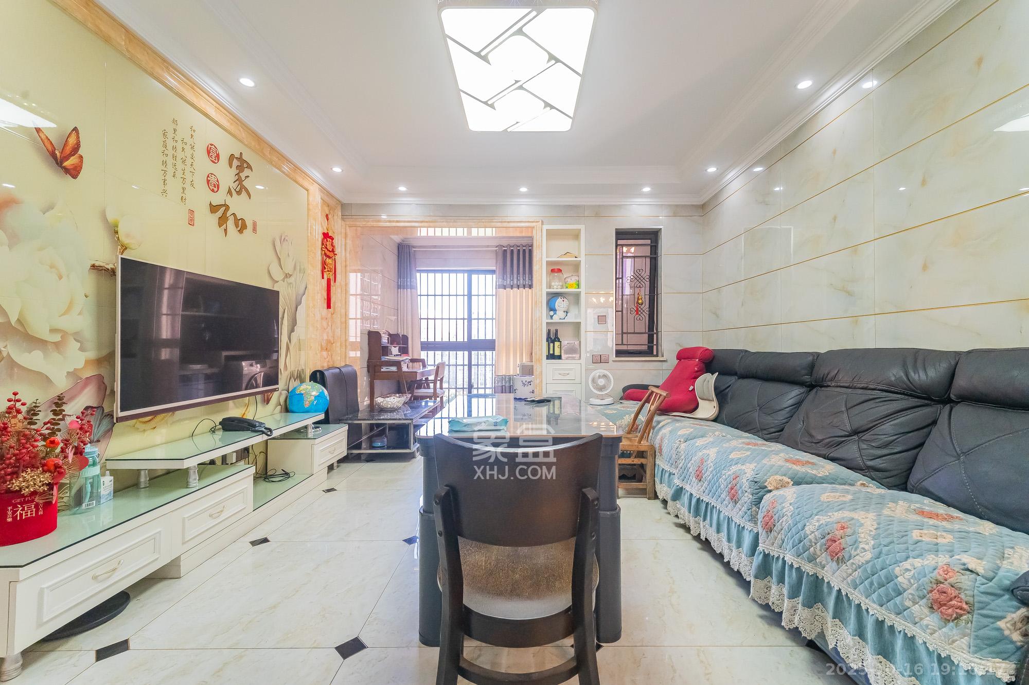 国泰九龙湾 4室2厅2卫 98.0万 国泰九龙湾 4室2厅2卫 98.0万客厅