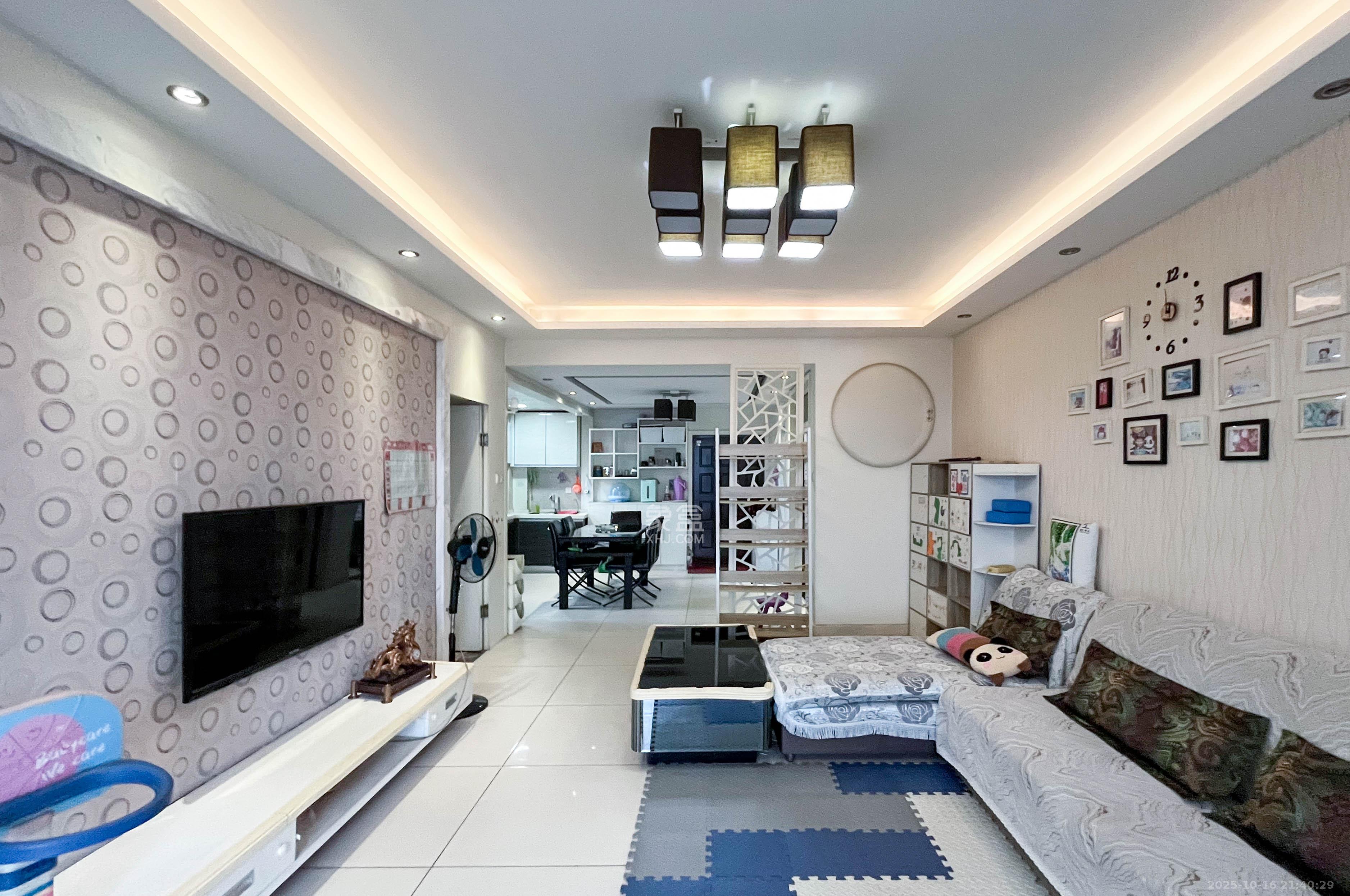 沁园春御院  3室2厅2卫    150.0万客厅