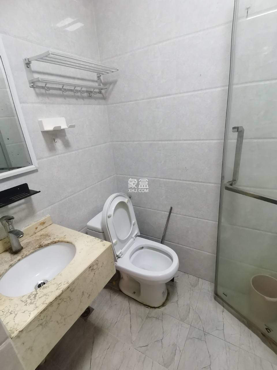 椰岛广场 1室3厅3卫 1800.0元/月 椰岛广场 1室3厅3卫 1800.0元/月室内图