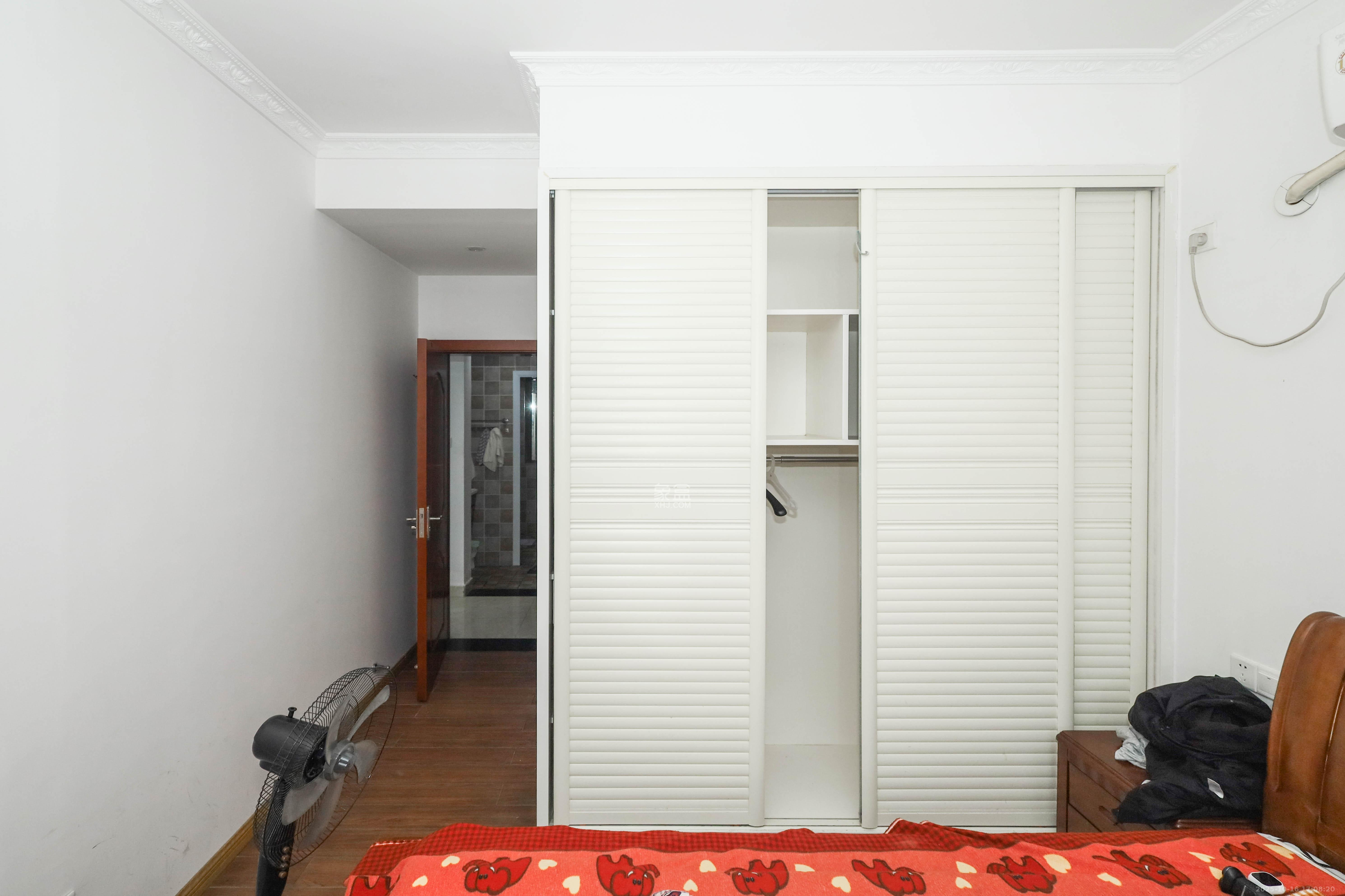 麓谷星辰  3室2厅1卫    85.0万卧室