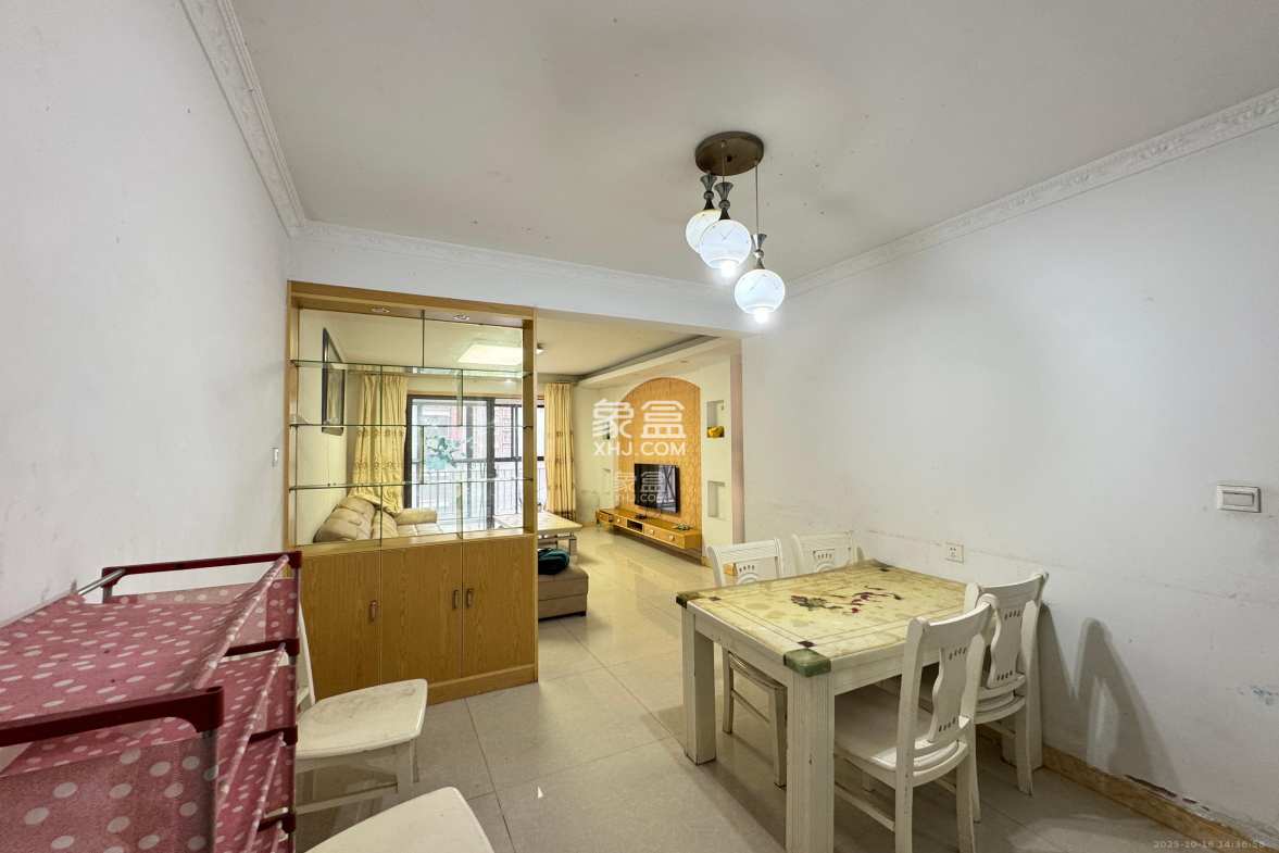 水岸世景  3室2厅1卫    1600.0元/月 水岸世景  3室2厅1卫    1600.0元/月室内图