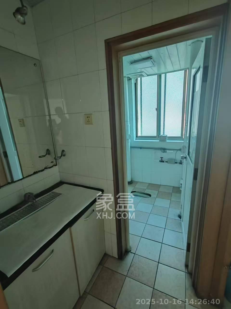 凤凰大厦  3室1厅2卫    2400.0元/月室内图