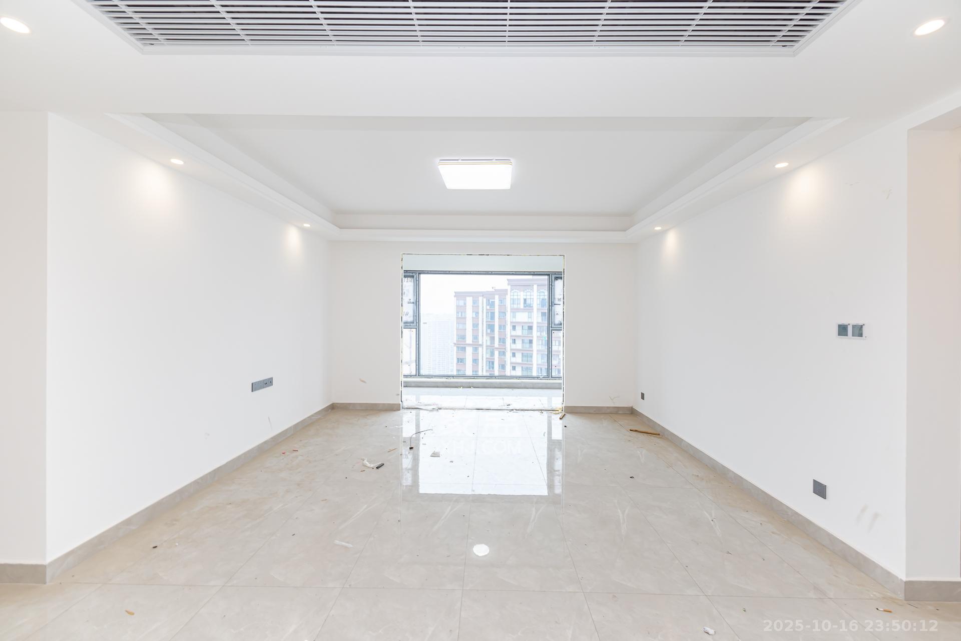 金富湘江悦城  4室2厅2卫    135.0万客厅