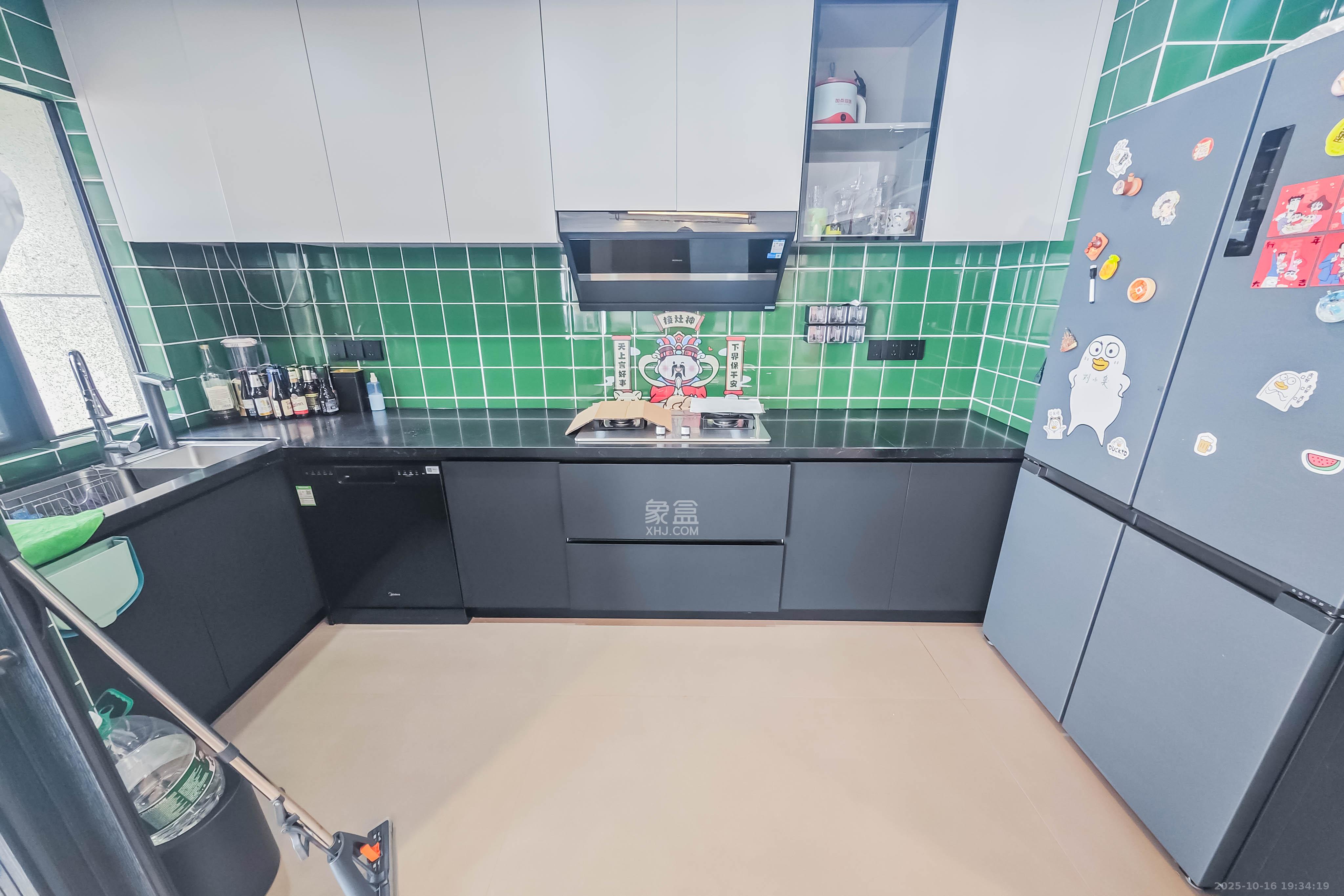 阳光城尚东湾愉景苑 4室2厅2卫 220.0万 阳光城尚东湾愉景苑 4室2厅2卫 220.0万厨房