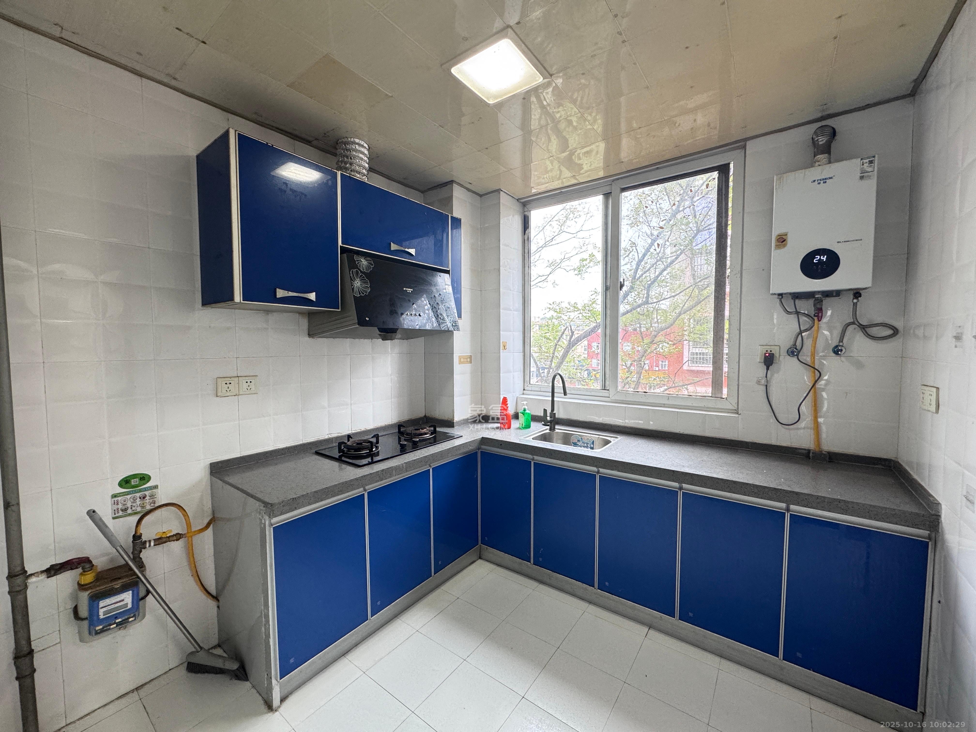 金领家族  3室2厅2卫    2000.0元/月室内图