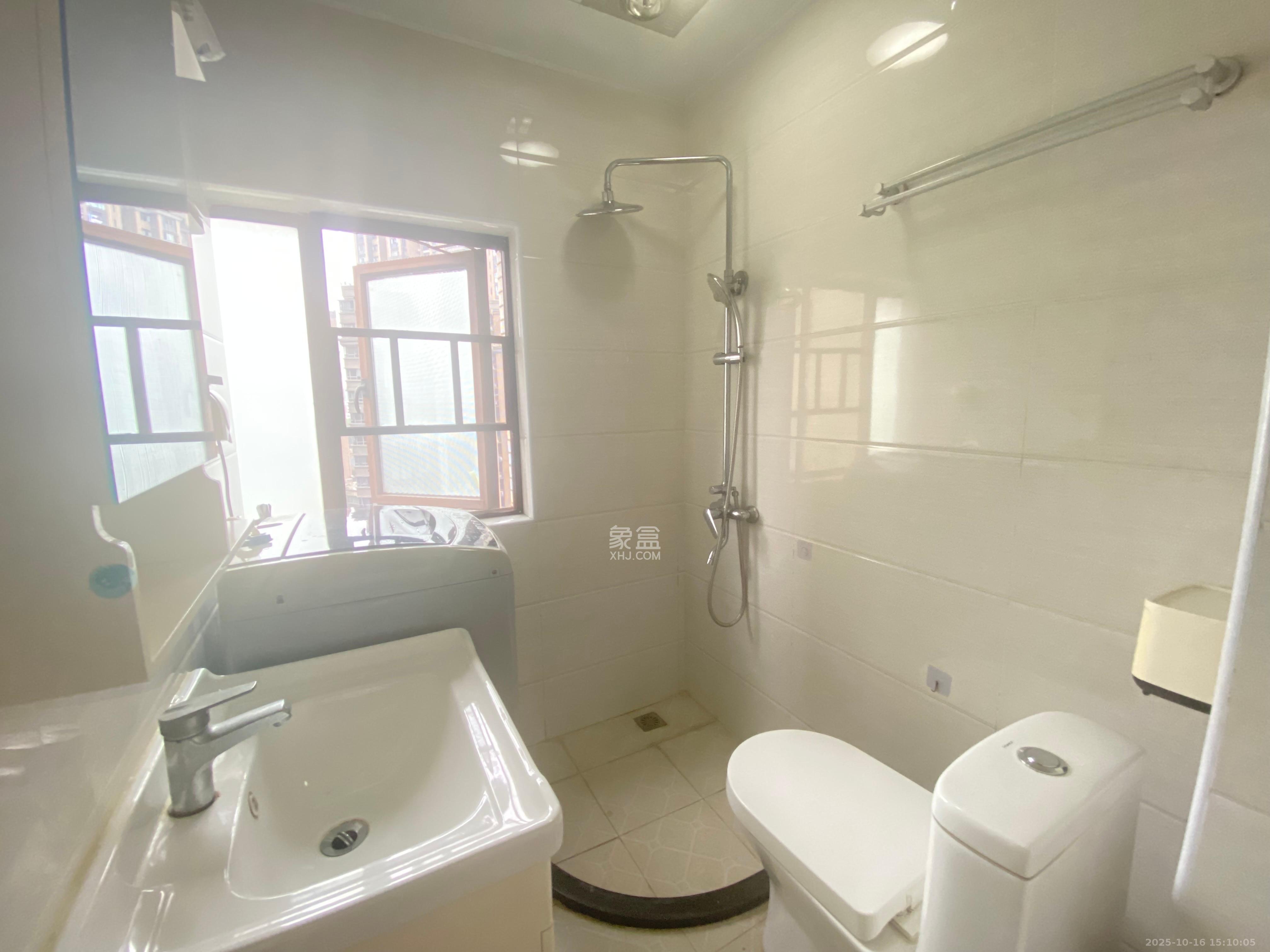 高信向日葵  3室2厅1卫    2700.0元/月 高信向日葵  3室2厅1卫    2700.0元/月室内图