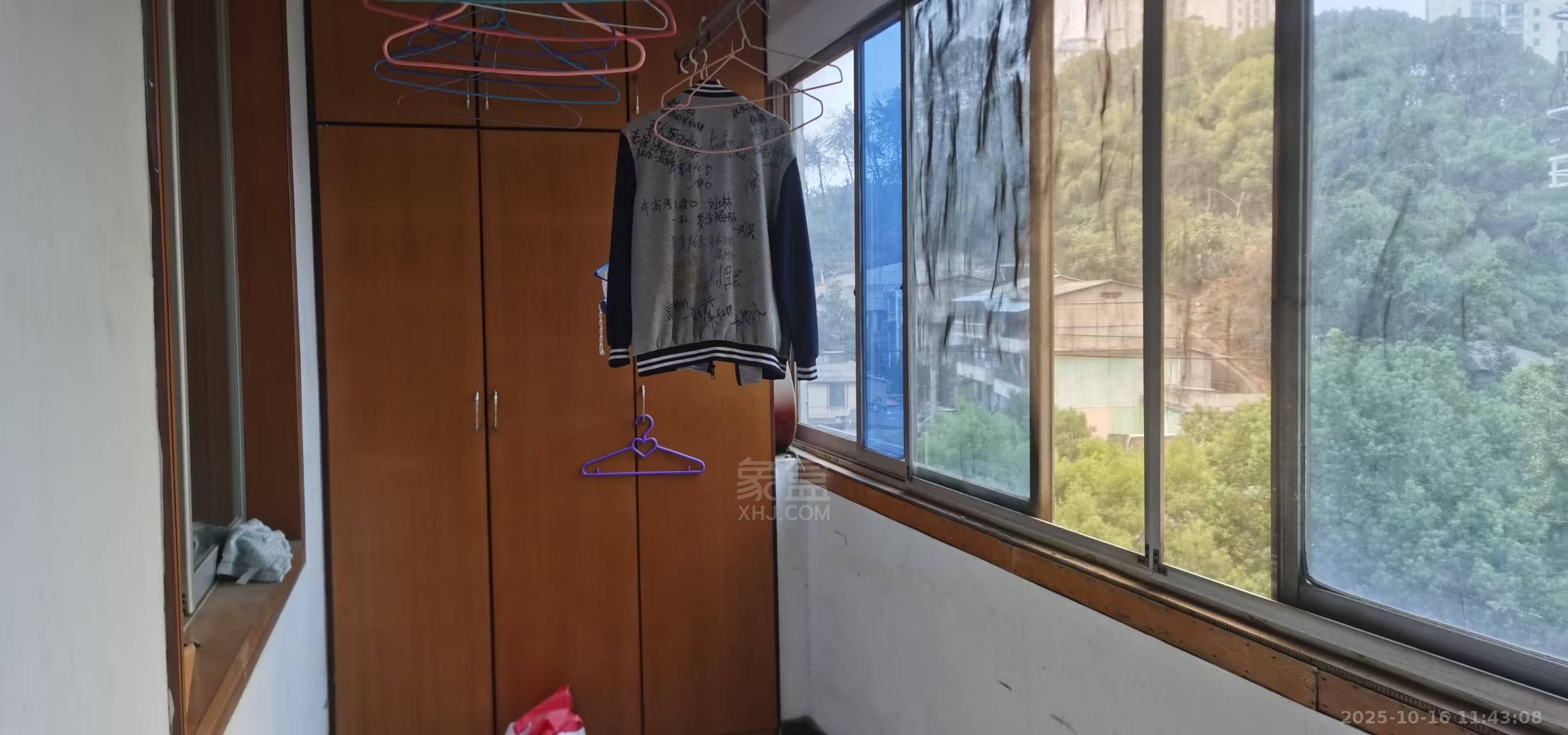 建南花园  3室2厅2卫    1300.0元/月室内图