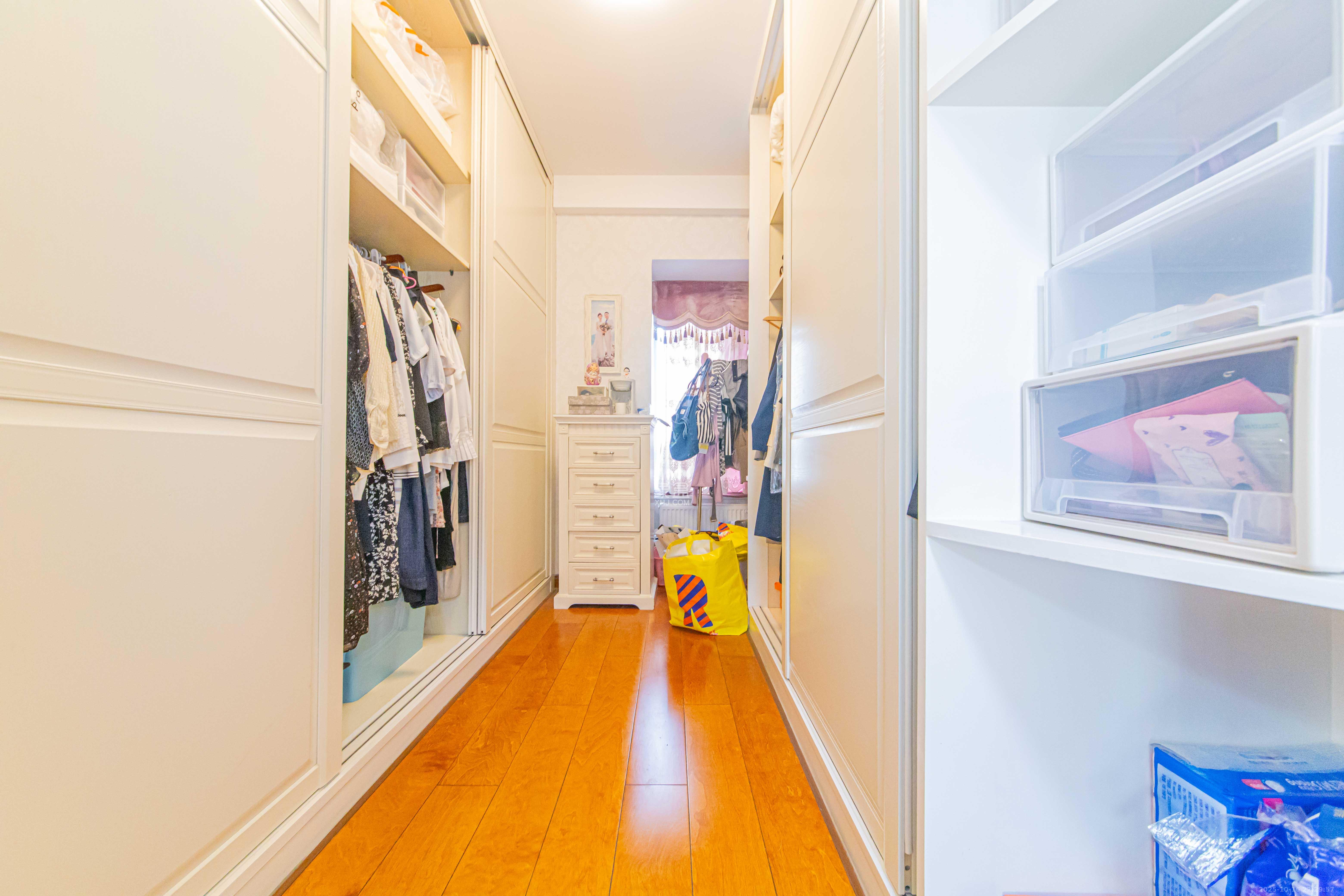 九峰远见  4室2厅2卫    246.0万卫生间