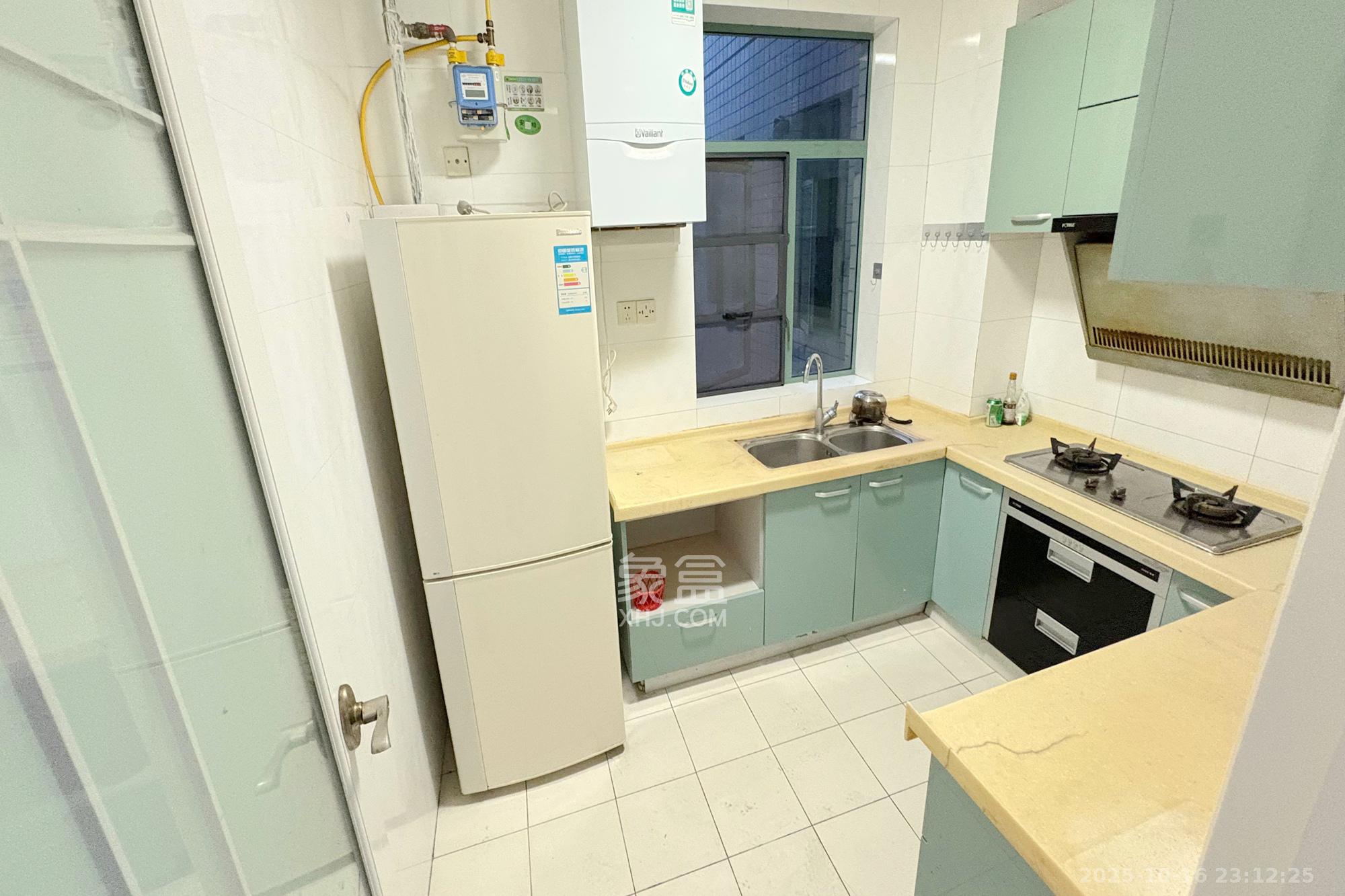 梦泽园  3室2厅2卫    188.0万厨房