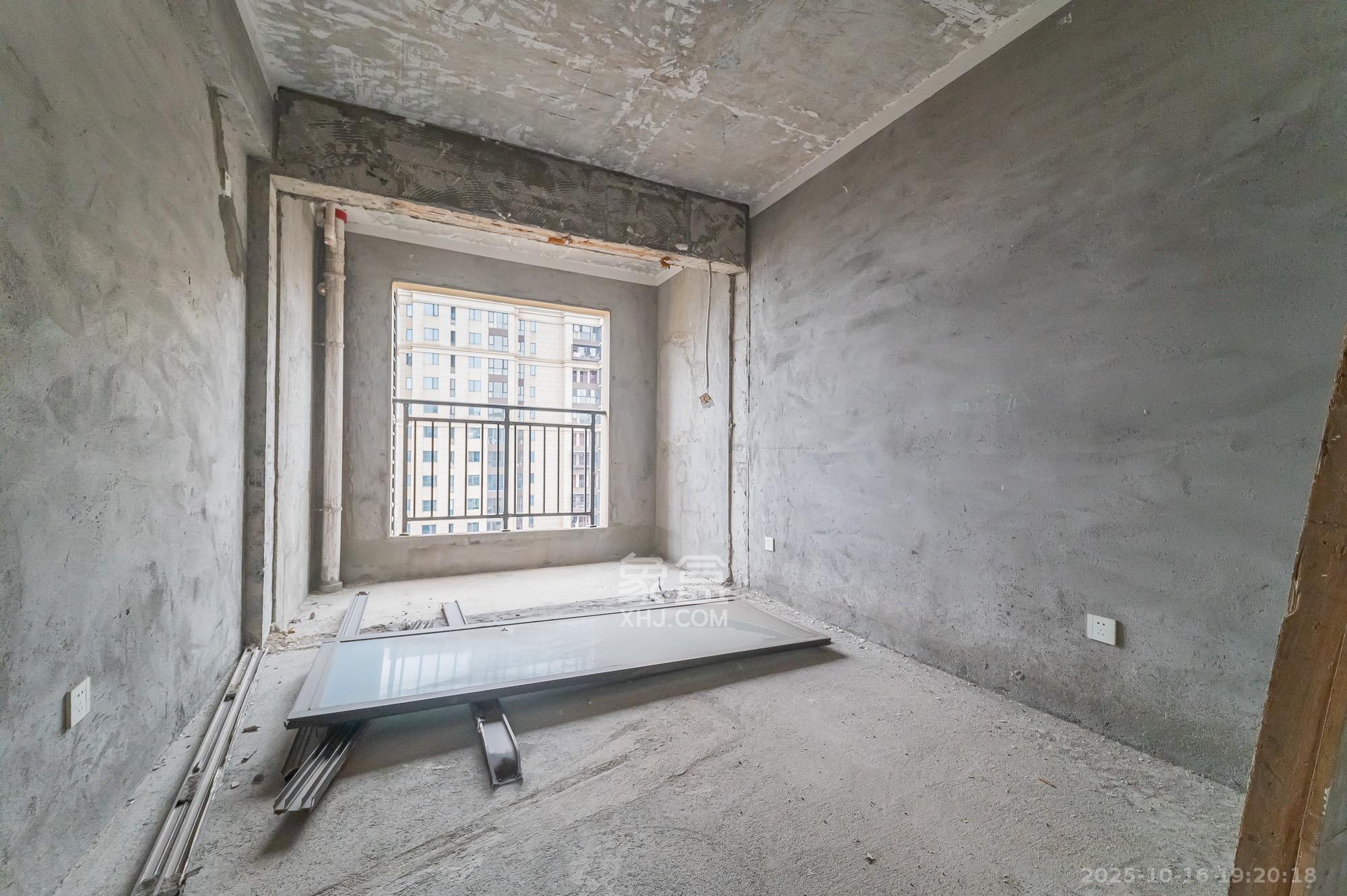 星湖湾二期高层  4室2厅2卫    99.0万其他