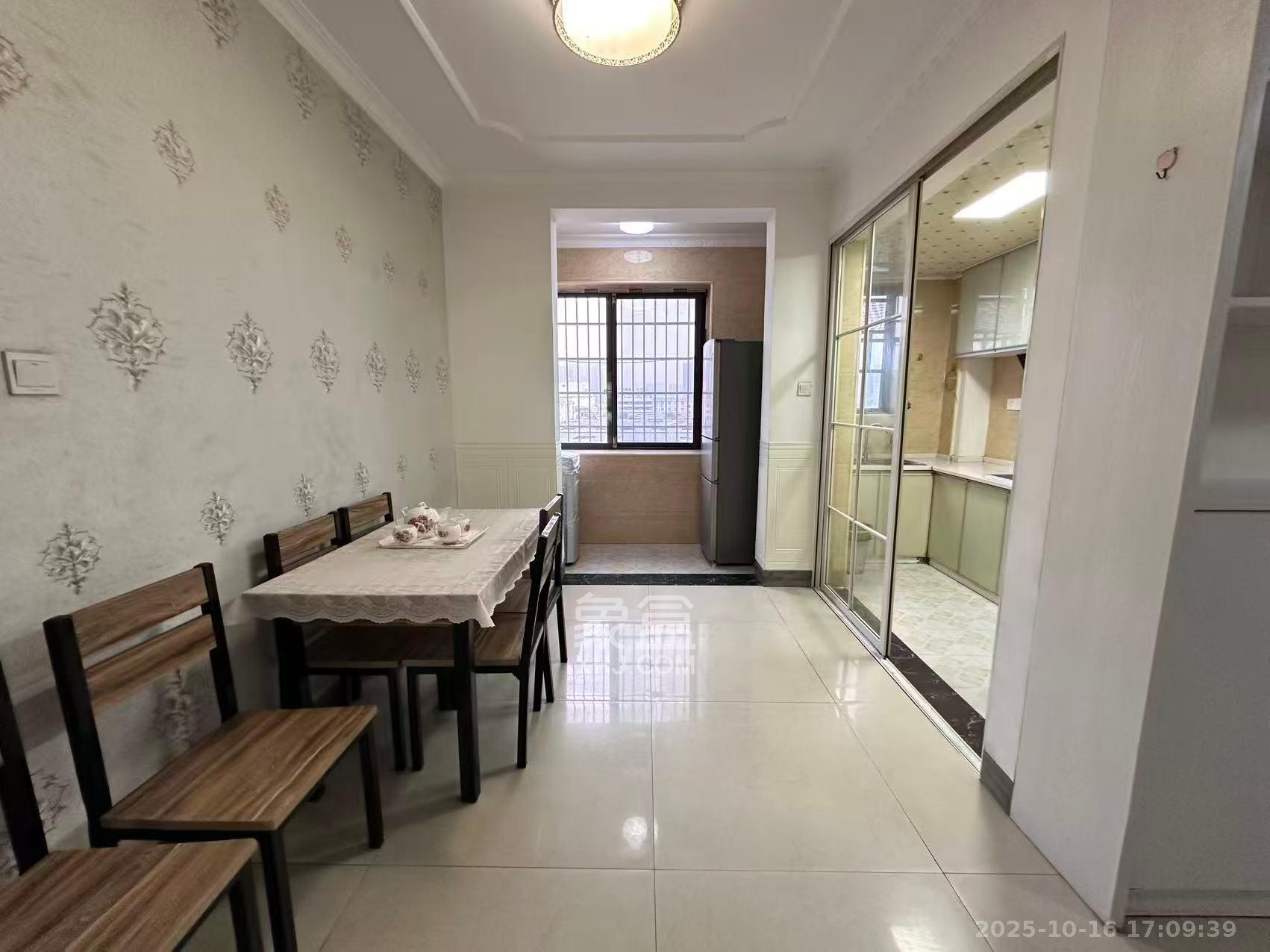 东岸梅园小区 1室2厅2卫 2400.0元/月 东岸梅园小区 1室2厅2卫 2400.0元/月室内图