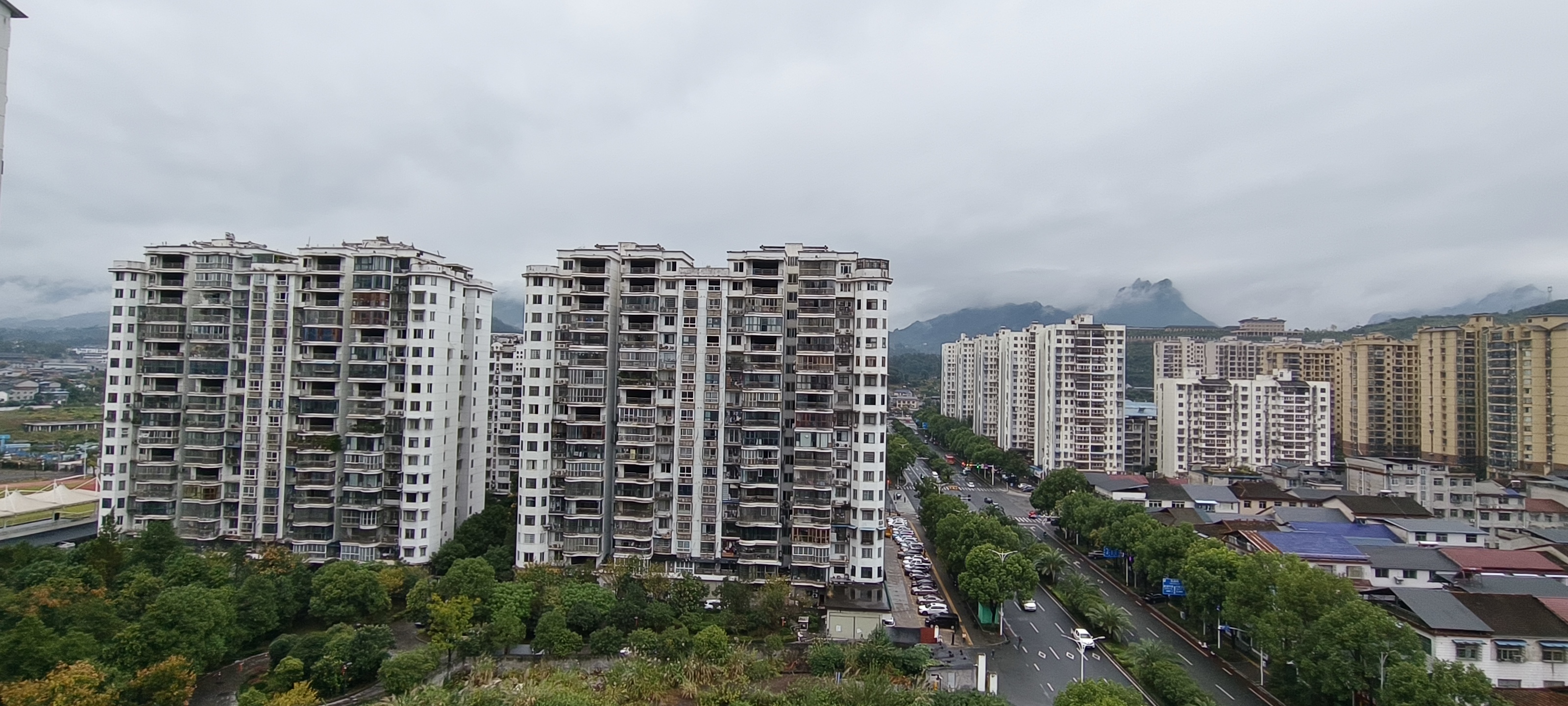 时代港湾  3室2厅2卫    42.0万客厅