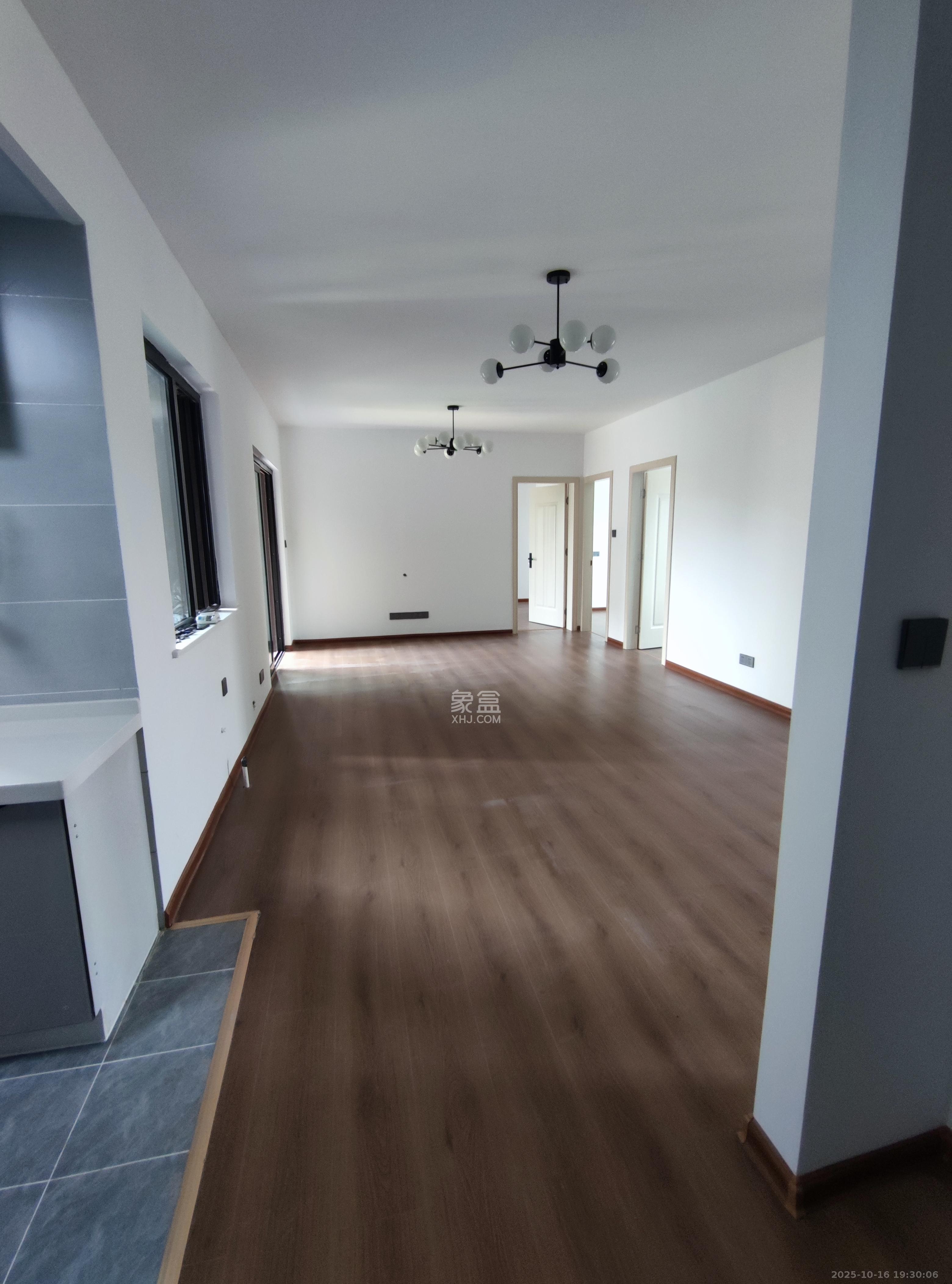 金辉优步湖畔  4室2厅2卫    2200.0元/月 金辉优步湖畔  4室2厅2卫    2200.0元/月室内图