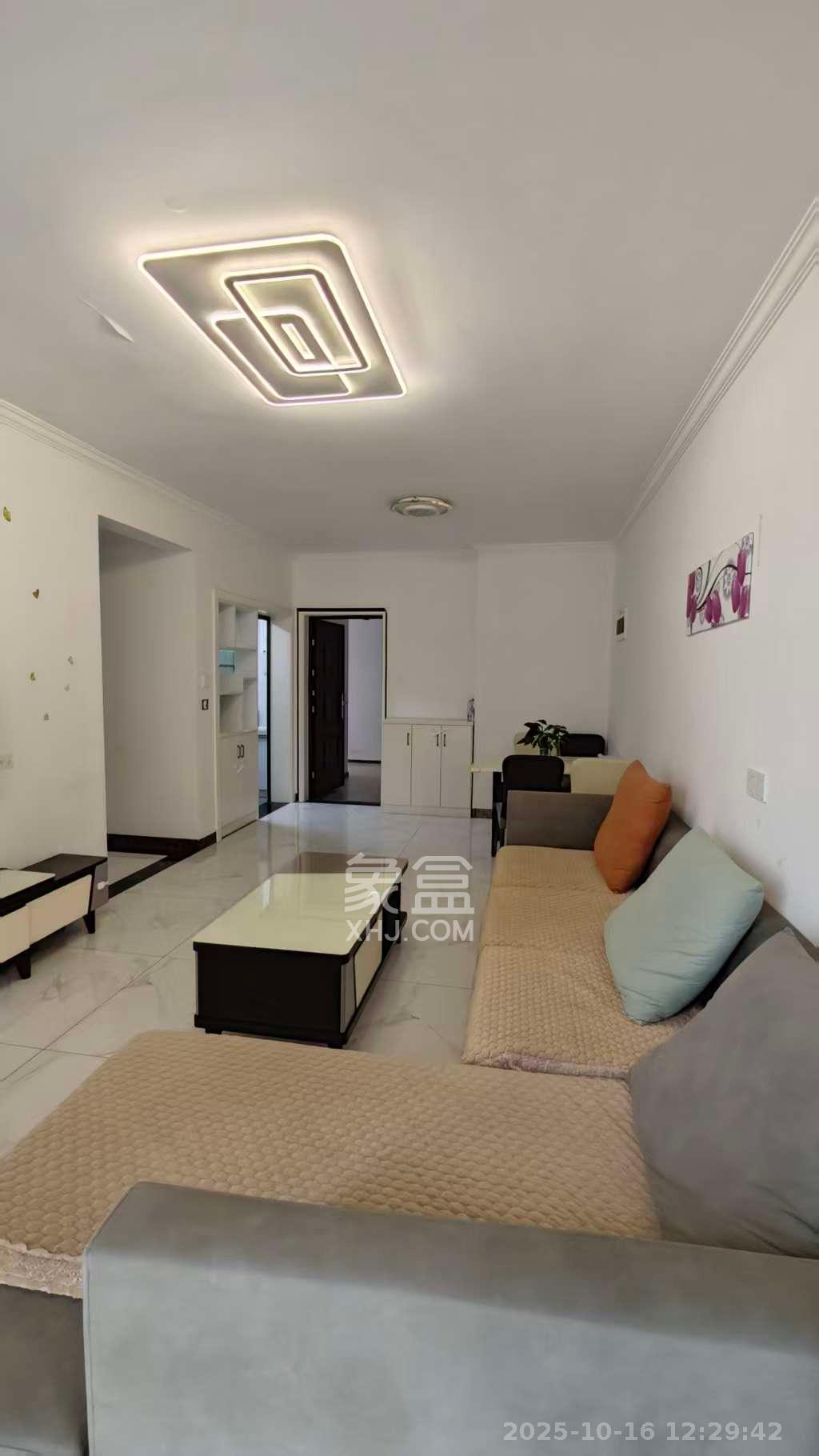 绿地香树花城 3室2厅1卫 1600.0元/月 绿地香树花城 3室2厅1卫 1600.0元/月室内图