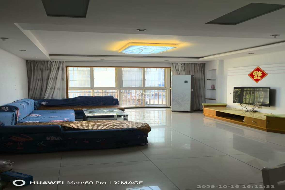 玛依拉山庄  3室2厅2卫    2700.0元/月 玛依拉山庄  3室2厅2卫    2700.0元/月室内图