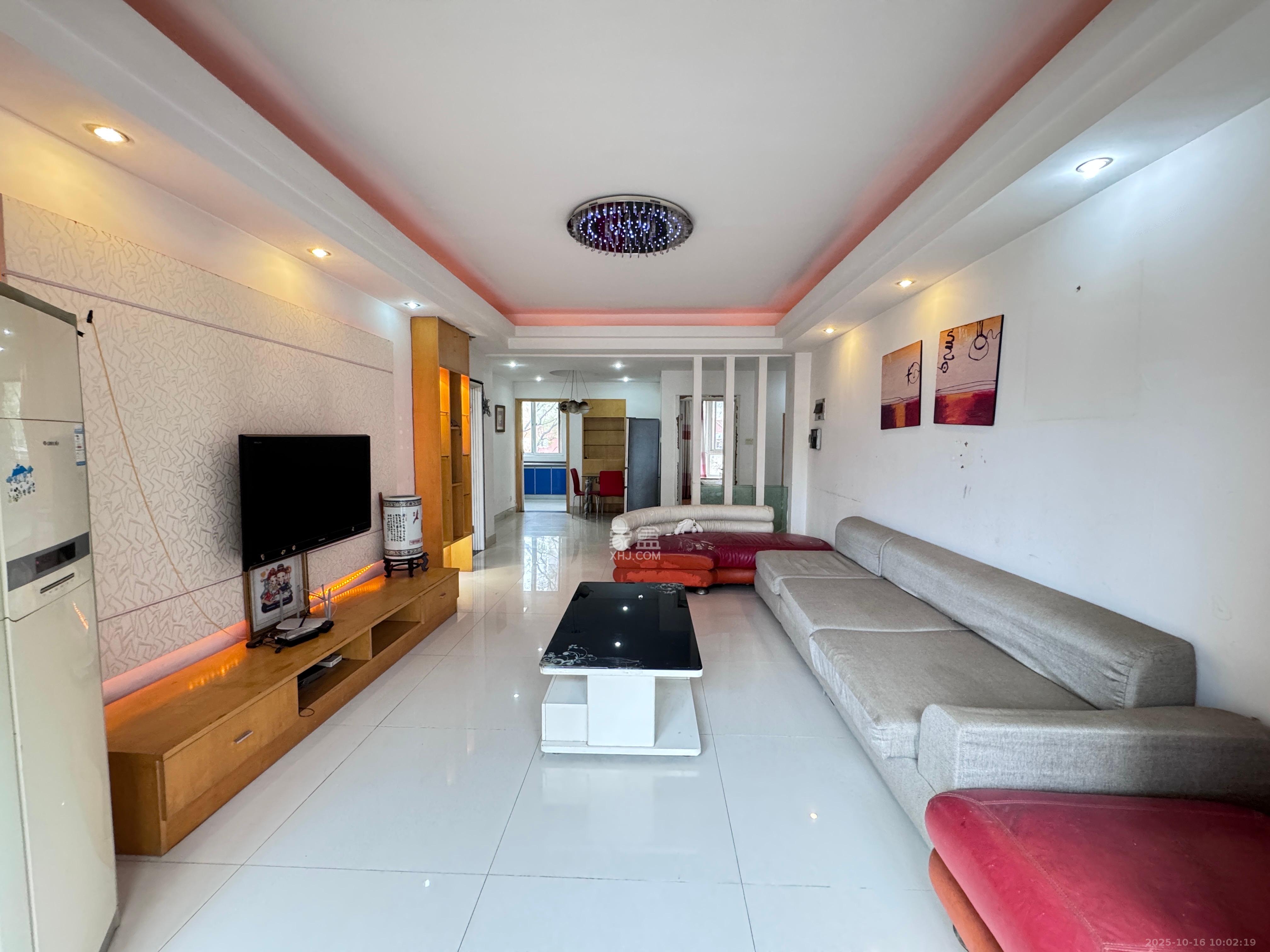 金领家族  3室2厅2卫    2000.0元/月 金领家族  3室2厅2卫    2000.0元/月室内图