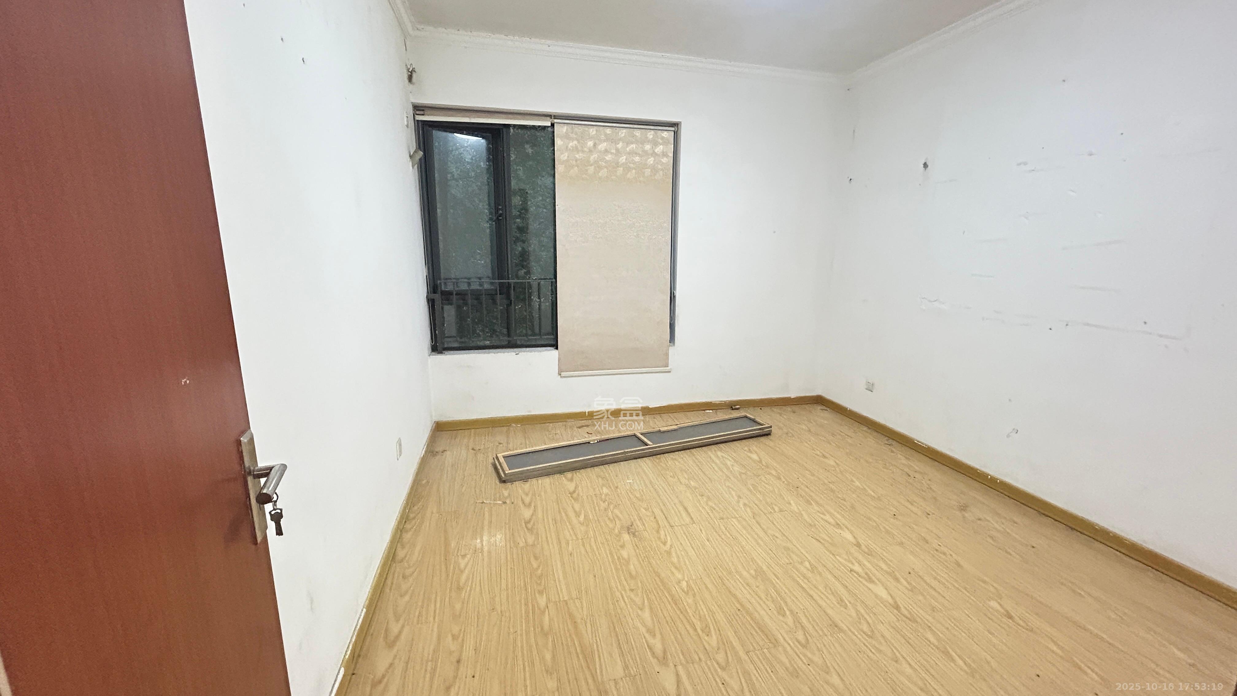 华润凤凰城二期  5室2厅2卫    2500.0元/月 华润凤凰城二期  5室2厅2卫    2500.0元/月室内图