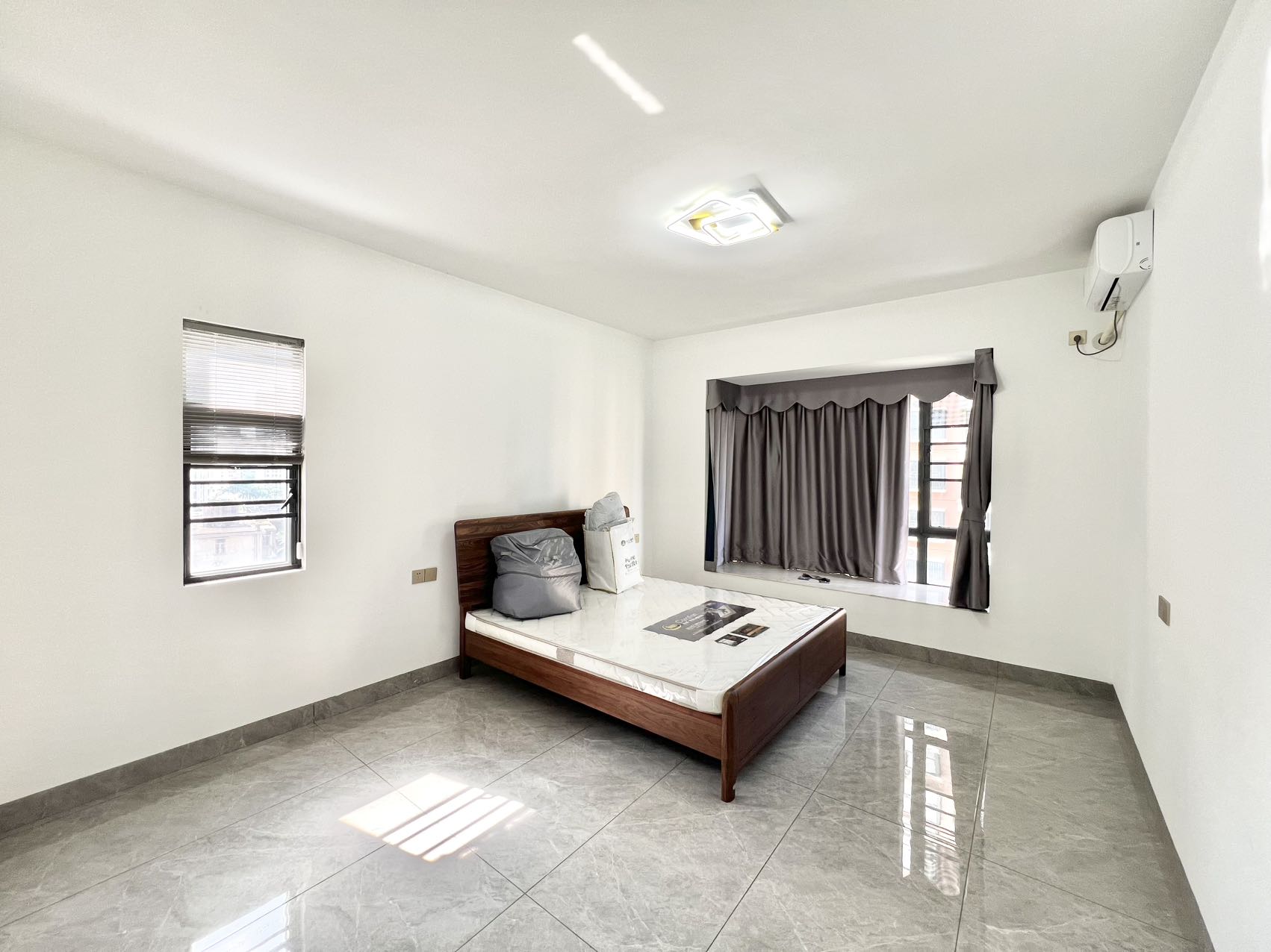 中平广场  3室2厅2卫    3600.0元/月 中平广场  3室2厅2卫    3600.0元/月室内图