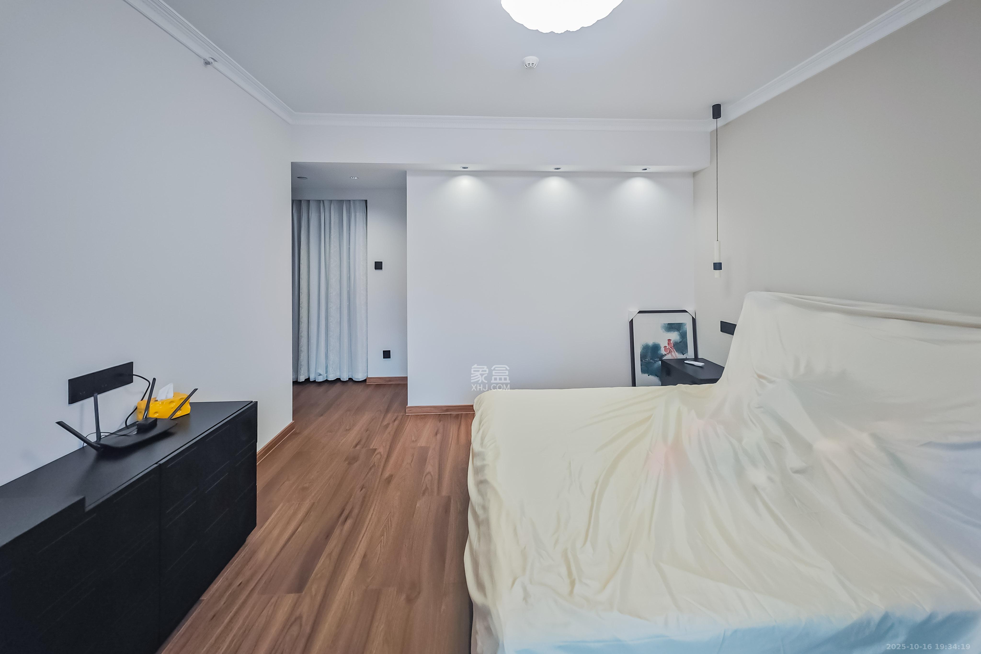 阳光城尚东湾愉景苑  4室2厅2卫    220.0万卧室