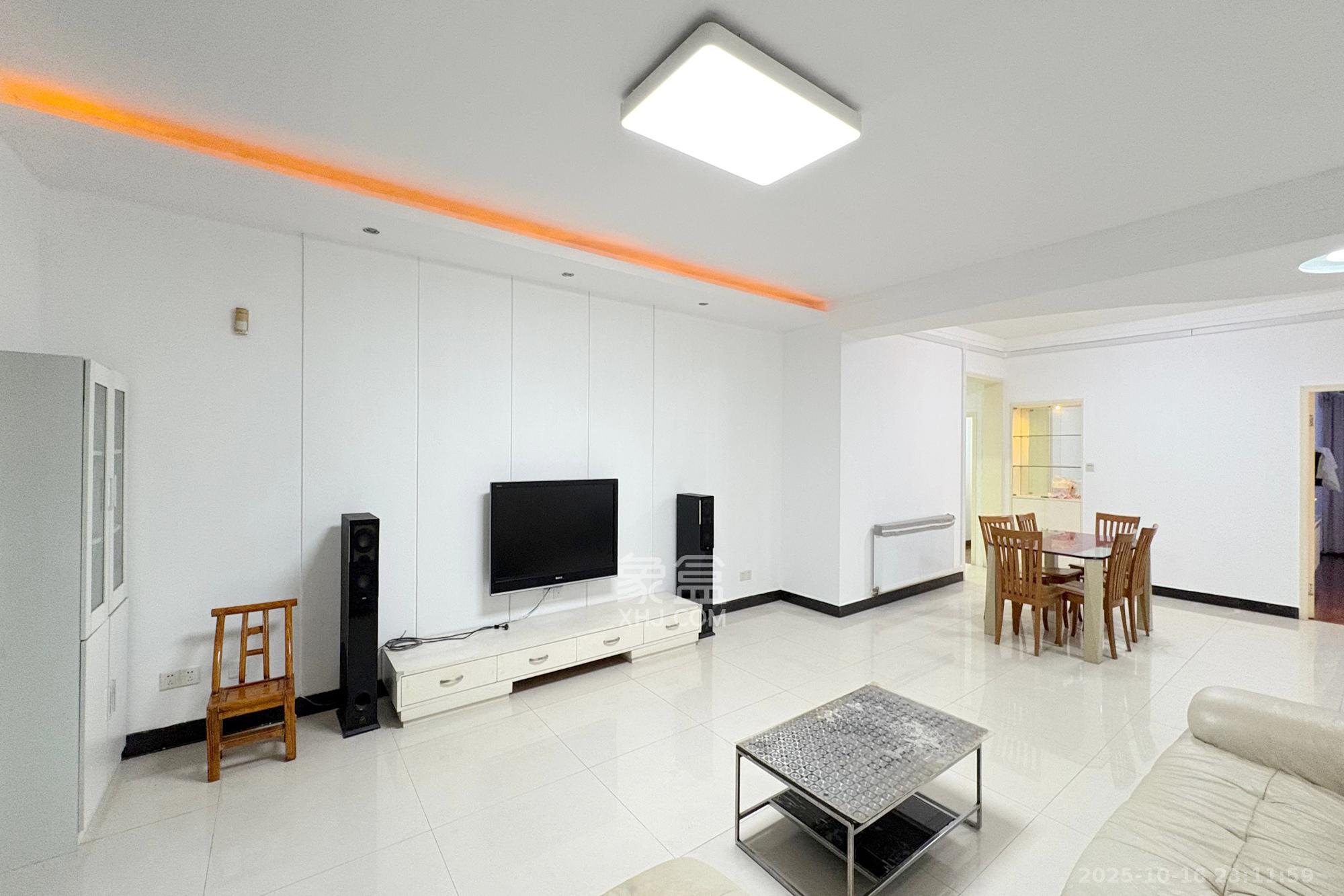 梦泽园  3室2厅2卫    188.0万客厅