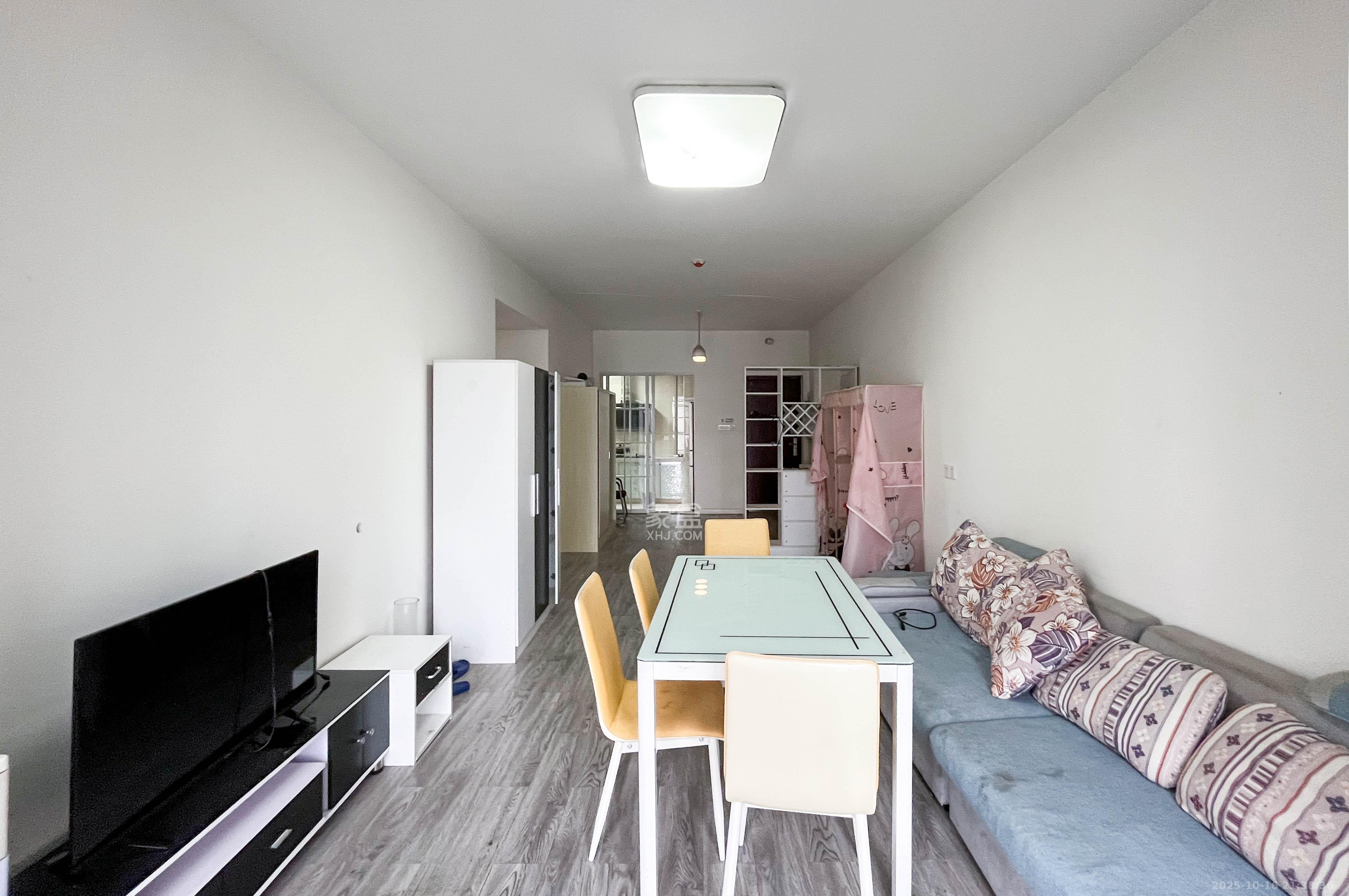 中建梅溪湖中心 3室2厅1卫 128.0万 中建梅溪湖中心 3室2厅1卫 128.0万客厅