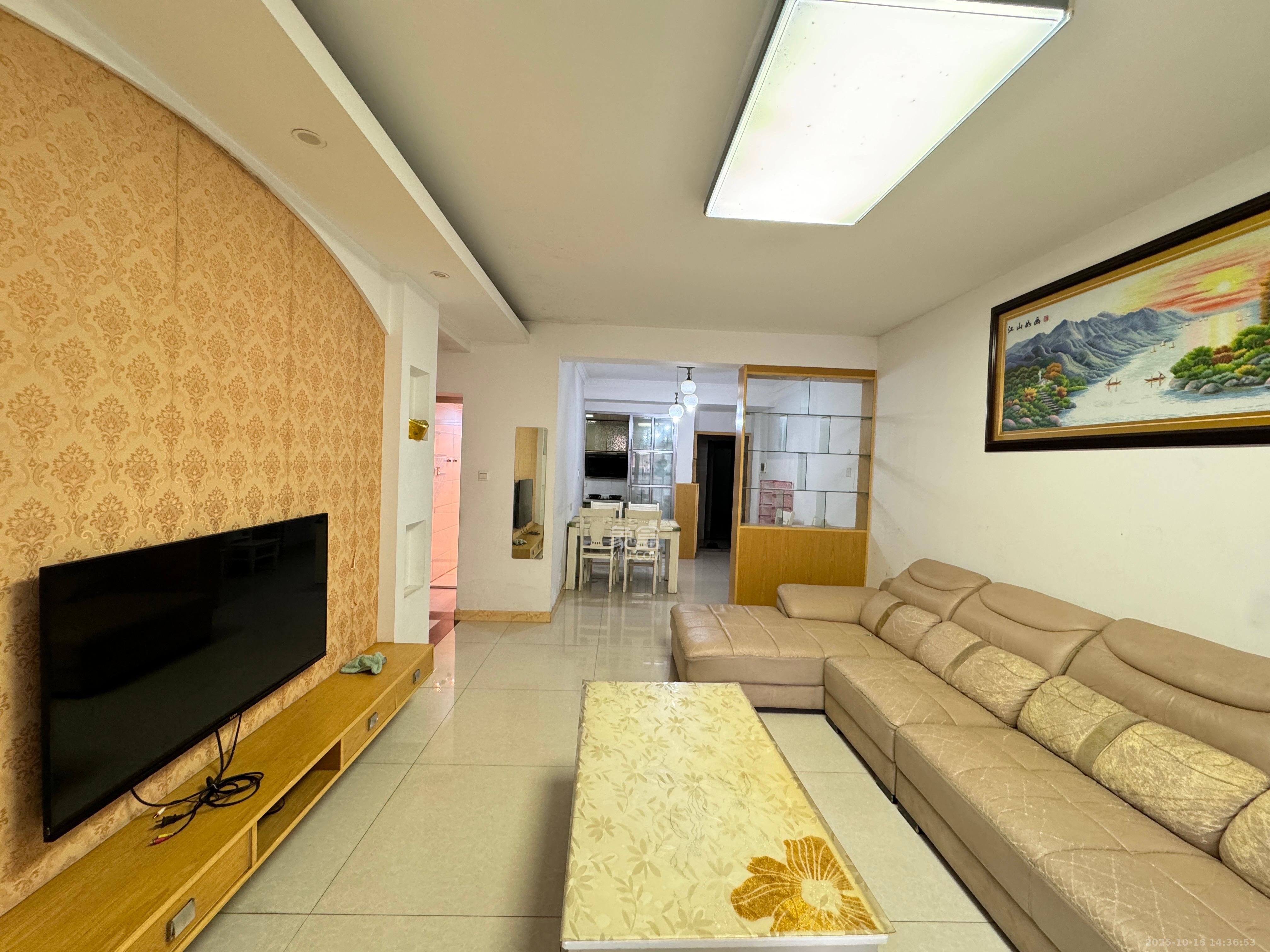 水岸世景  3室2厅1卫    1600.0元/月室内图