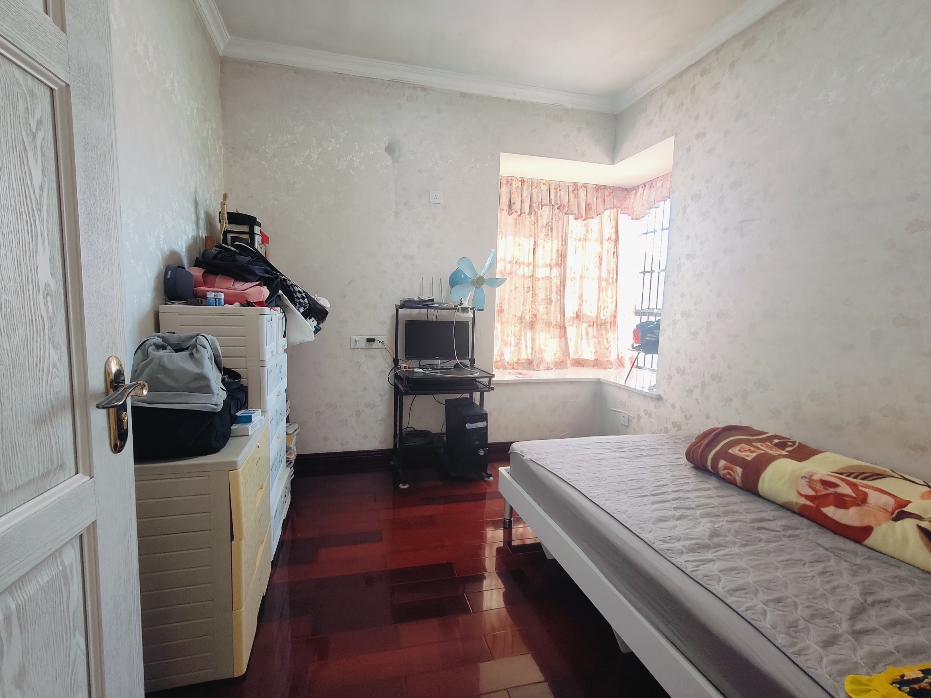 海岸豪庭  2室2厅1卫    176.0万 海岸豪庭  2室2厅1卫    176.0万客厅